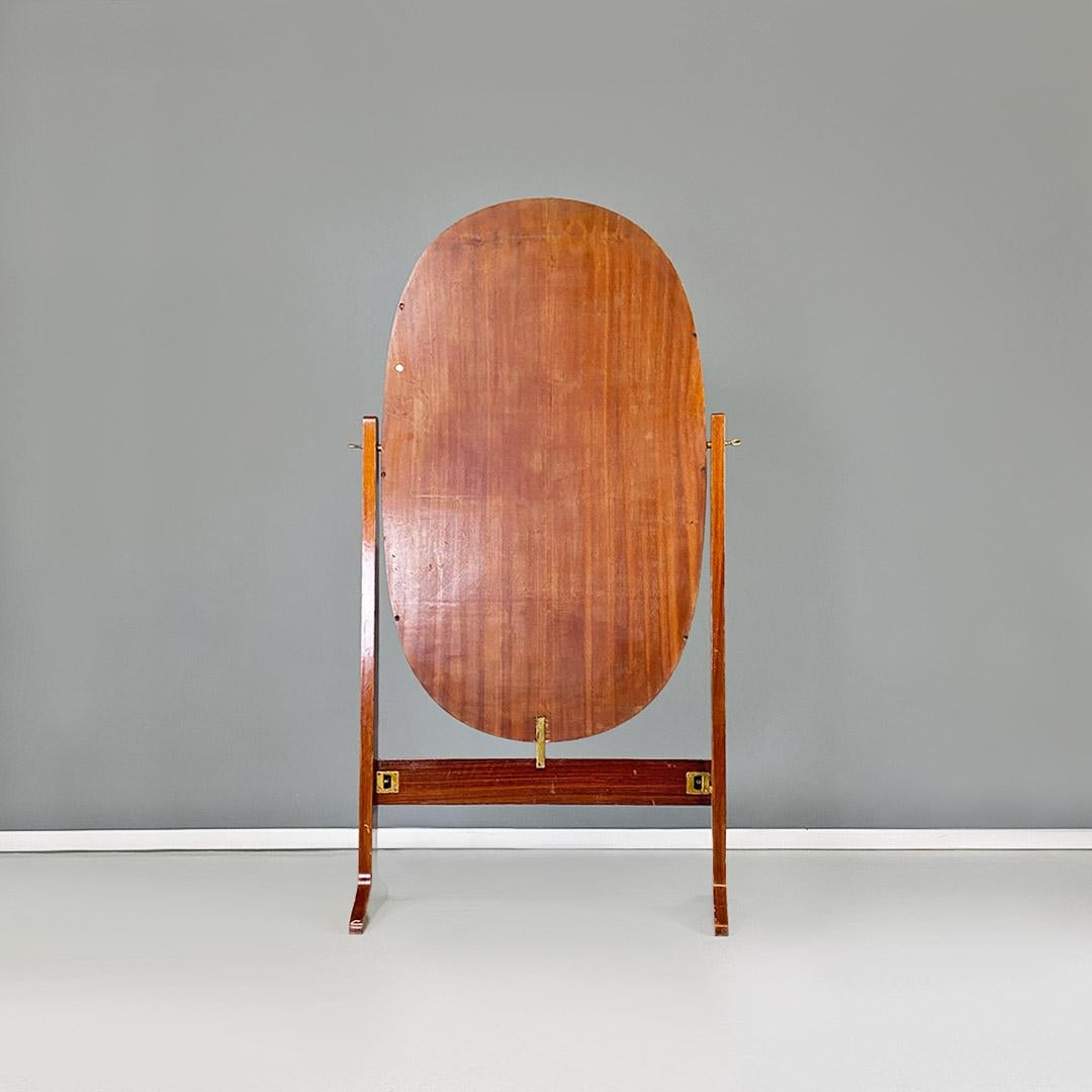 Italian mid century modern full-length mirror, wooden tilting structure, 1950s In Good Condition For Sale In MIlano, IT