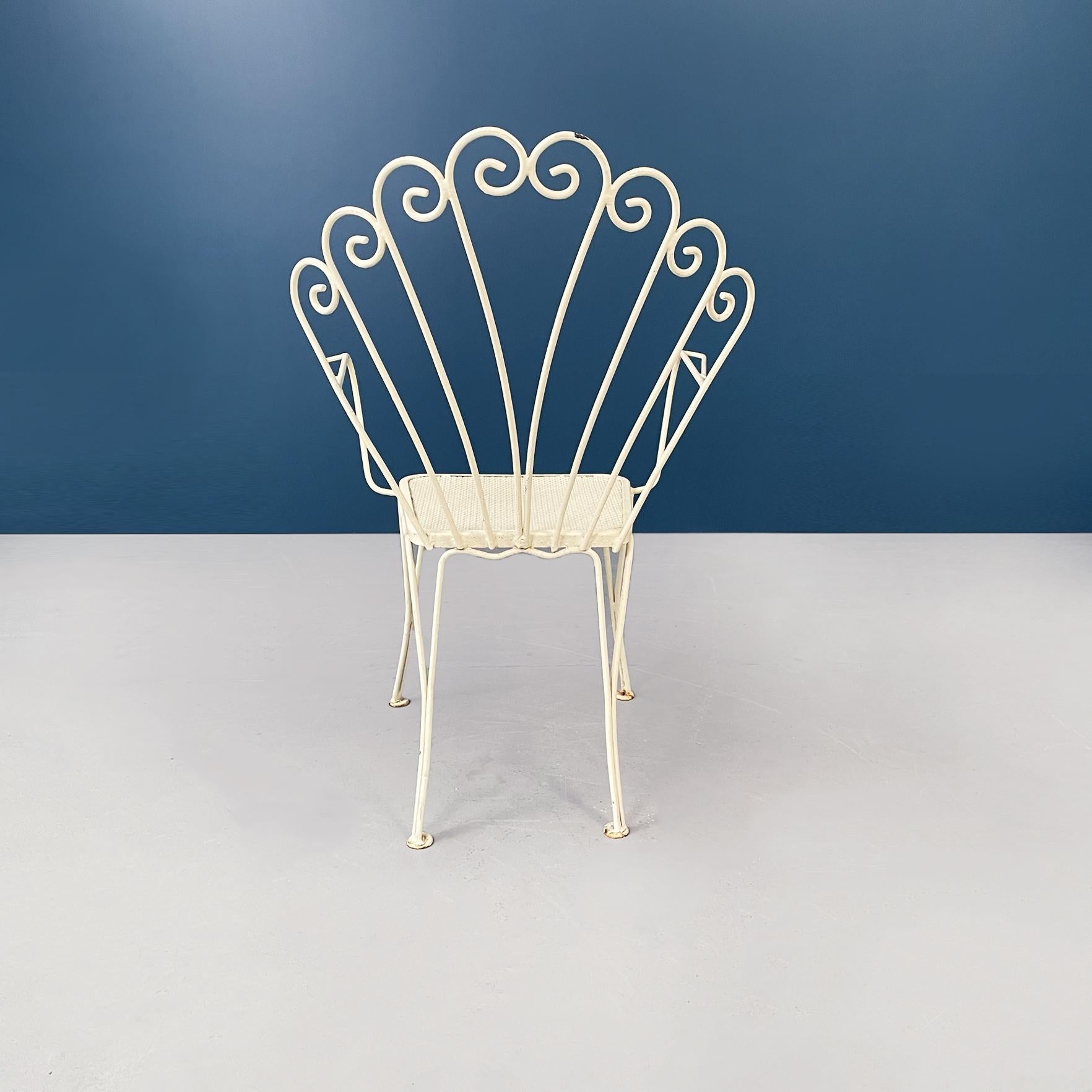 Mid-20th Century Italian Mid-Century Modern Garden Chairs and Table in White Wrought Iron, 1960s For Sale