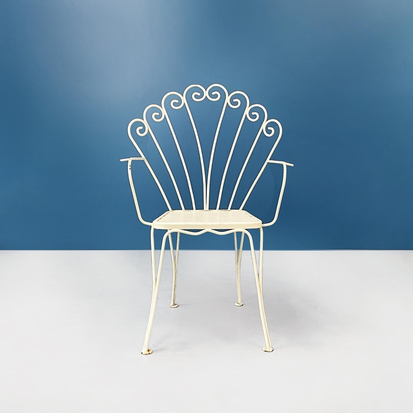 Italian Mid-Century Modern Garden chairs in white wrought iron, 1960s
Set of 4 garden chairs in cream white painted wrought iron. The perforated seat is square in shape with rounded corners. The back is slightly curved and has decorative curls.