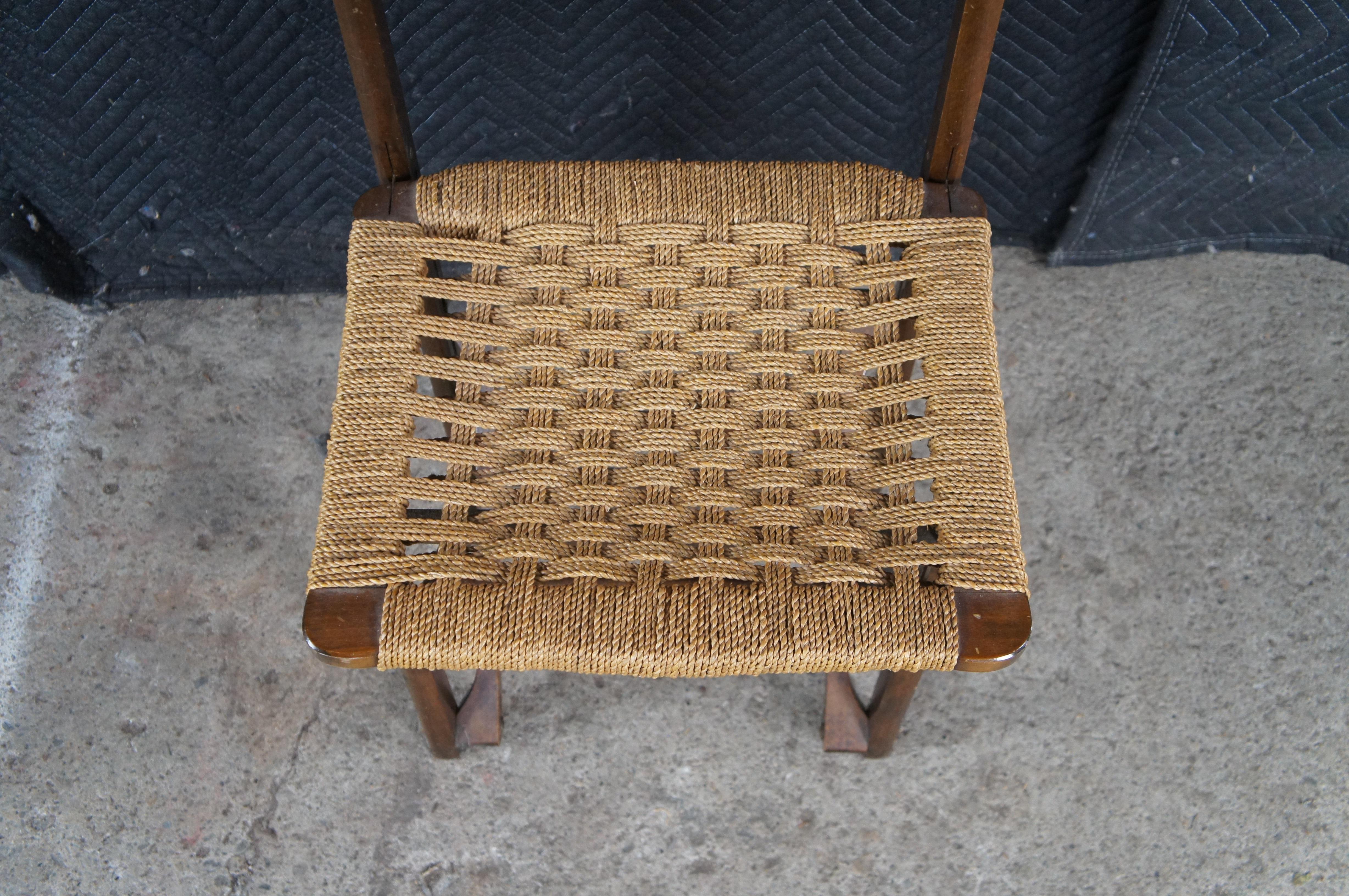 Chaise de valet de chambre pour vêtements d'un gentleman italien du milieu du siècle, siège en jonc MCM Bon état - En vente à Dayton, OH