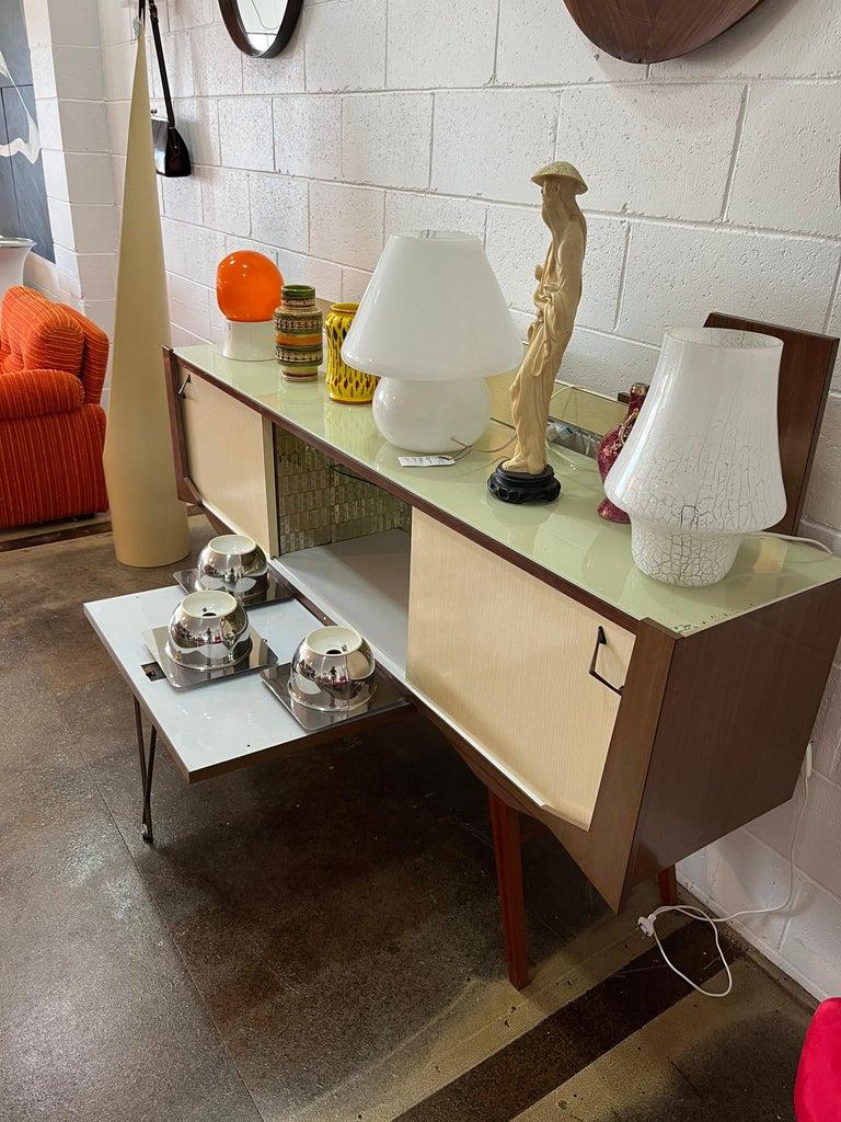 Italiano Credenza o bar geometrico italiano della metà del secolo scorso, marrone e giallo, 1960 in vendita