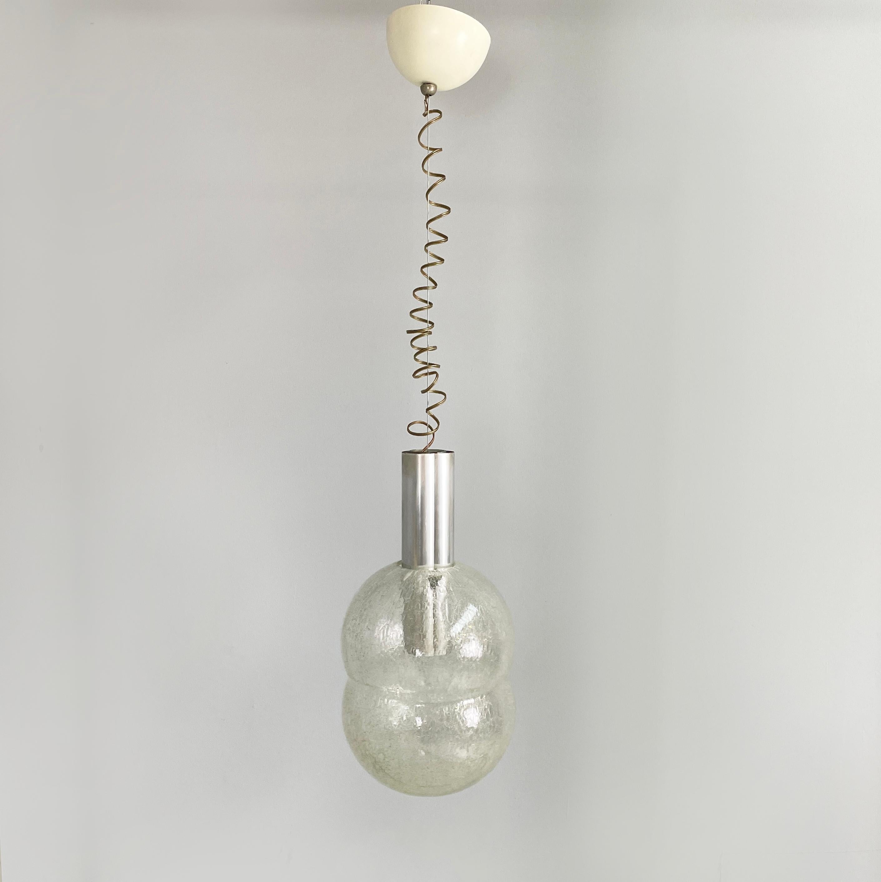 Italian mid-century modern Glass Chandelier Bilobo by Tobia Scarpa for Flos, 1960s
Chandelier mod. Bilobo with rounded diffuser in Murano bollicine glass. The structure that supports the diffuser is made of aluminium. Dome-shaped ceiling attachment