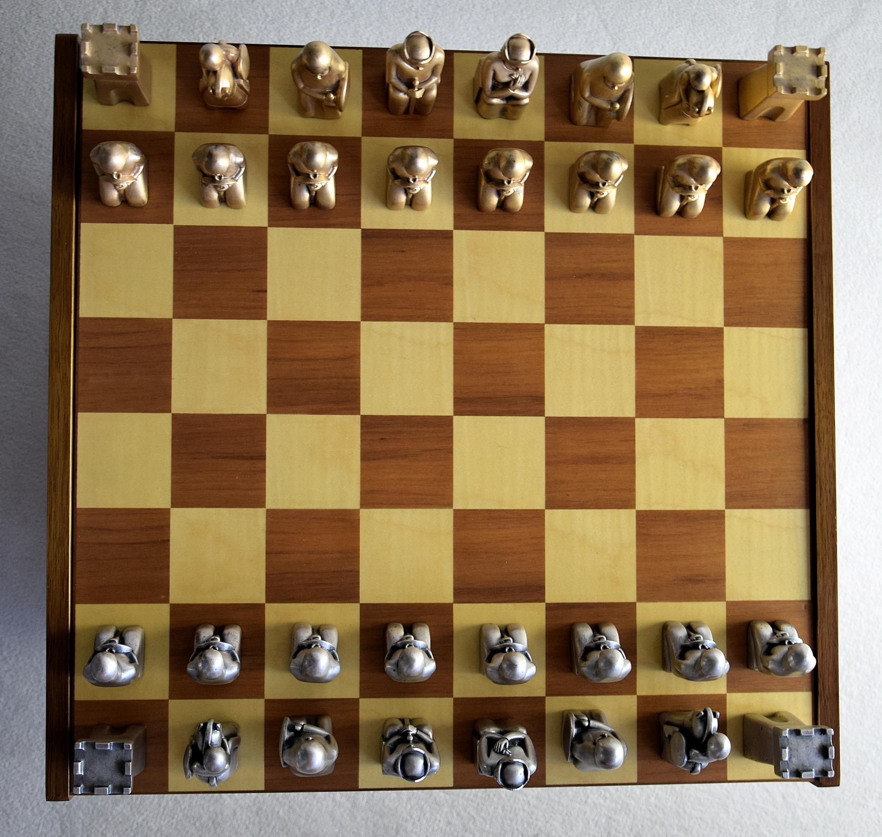 Italian Mid-Century Modern Gold and Silver Chess Set 6