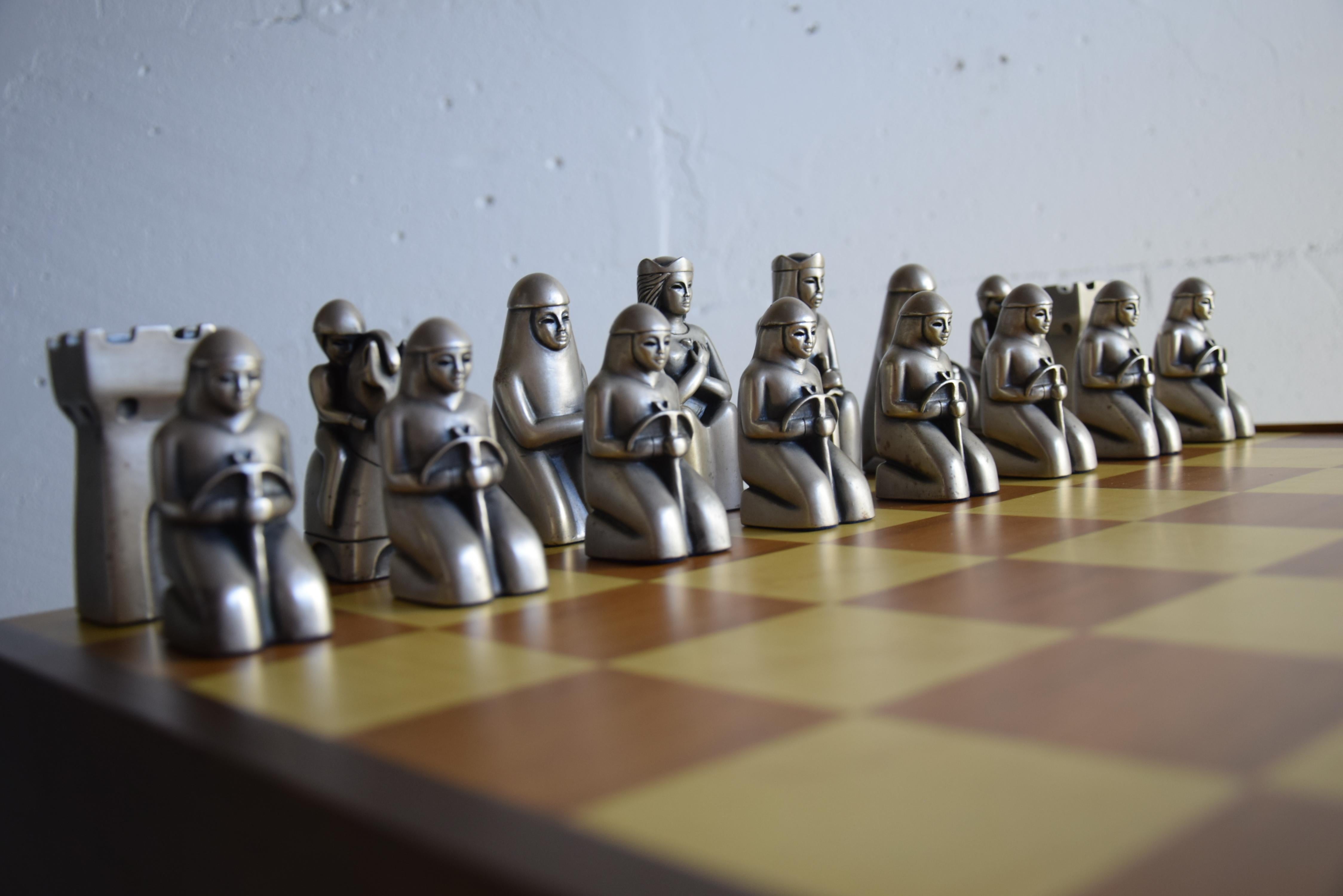 Italian Mid-Century Modern Gold and Silver Chess Set 1