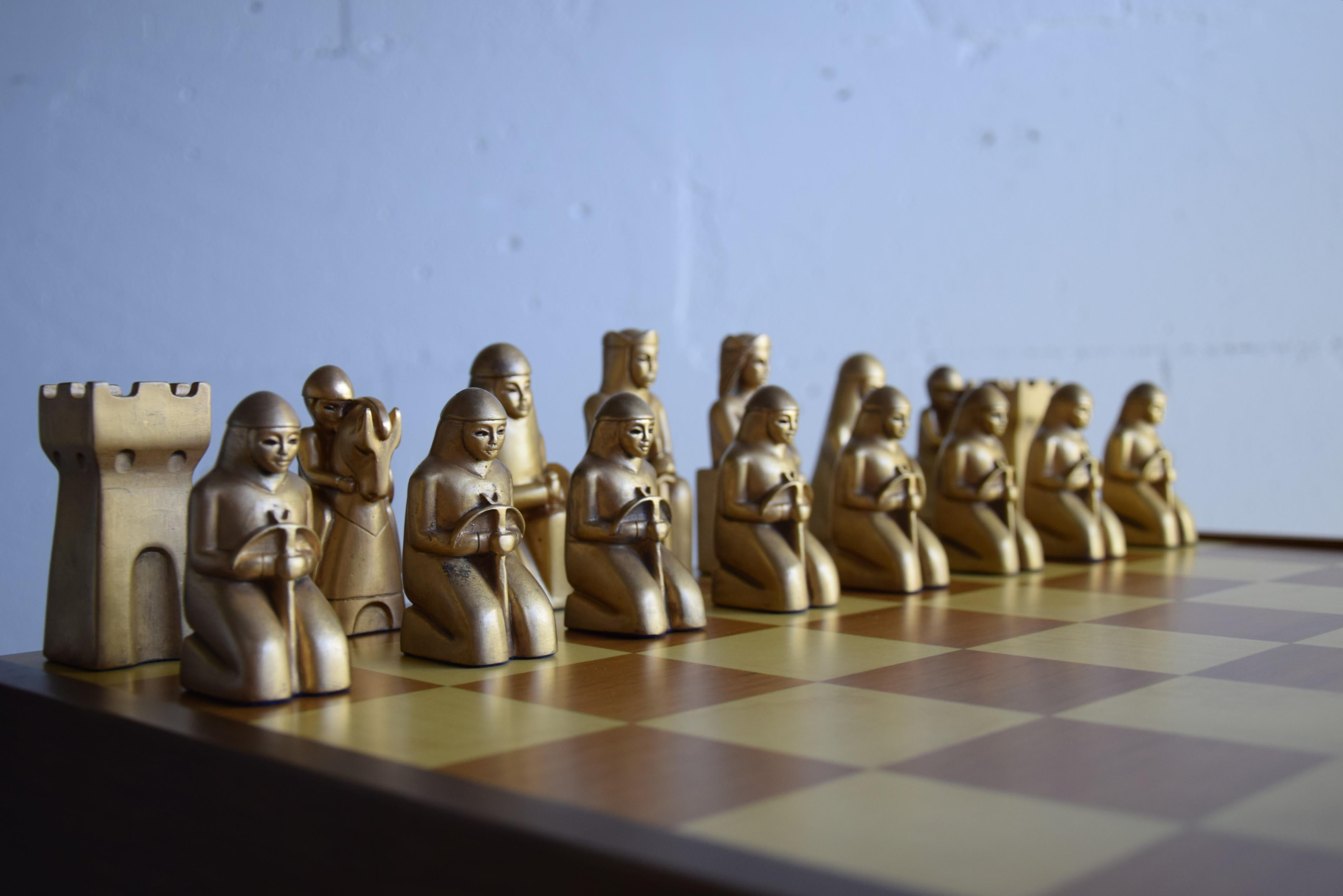 Italian Mid-Century Modern Gold and Silver Chess Set 4