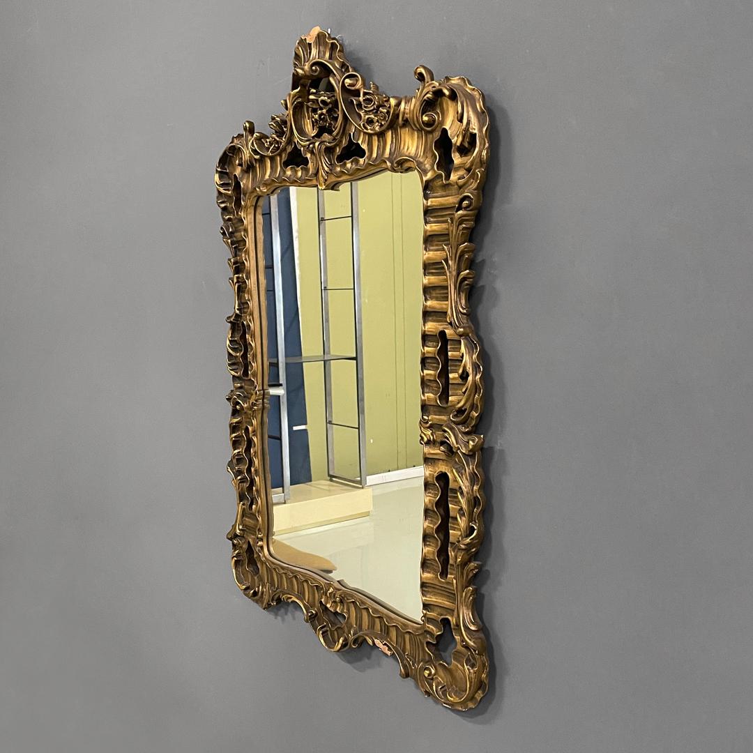 Italian mid-century modern golden decorated wall mirror, 1960s In Good Condition For Sale In MIlano, IT