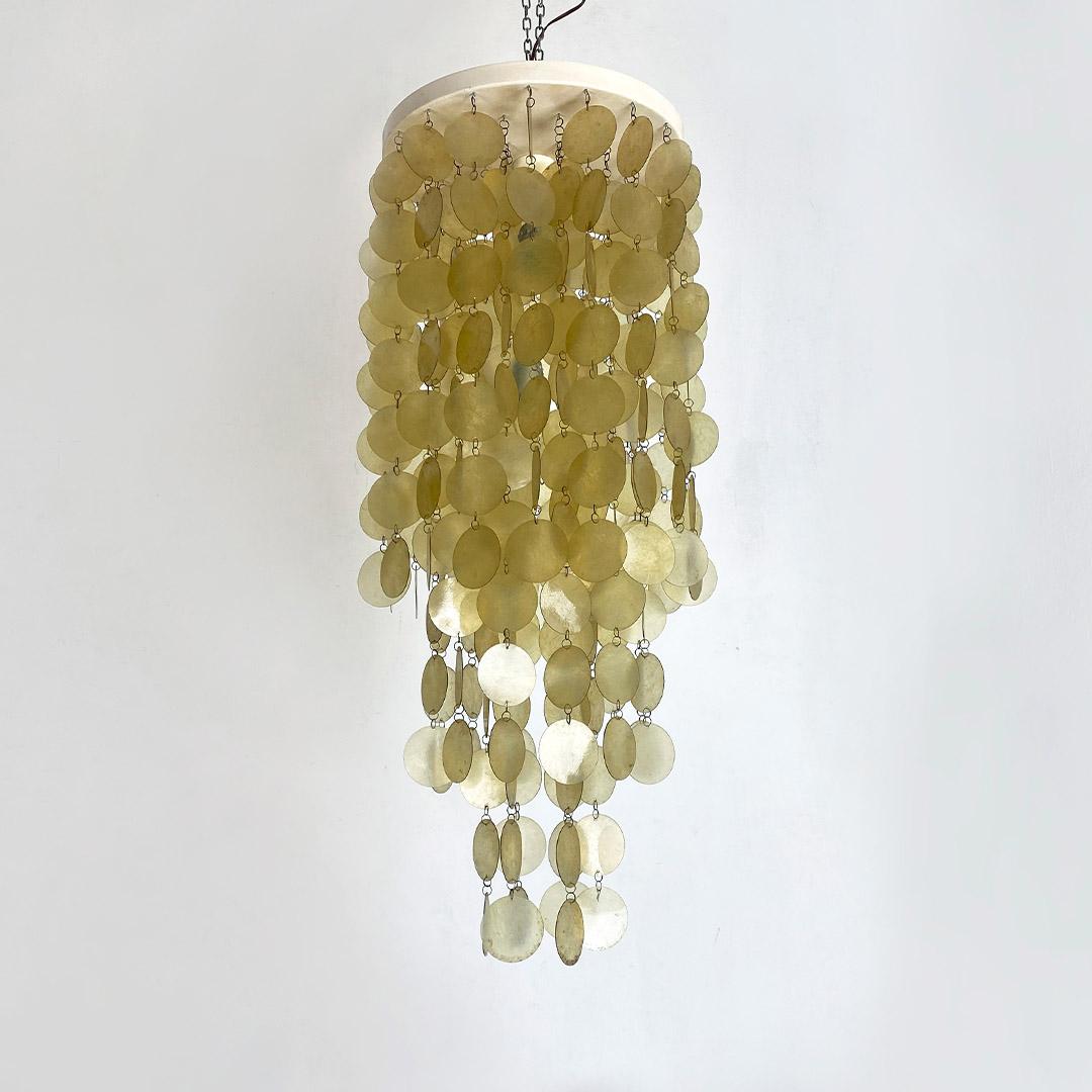 Italian Mid-Century Modern Golden Plastic Cascade Chandelier, 1970s In Good Condition For Sale In MIlano, IT