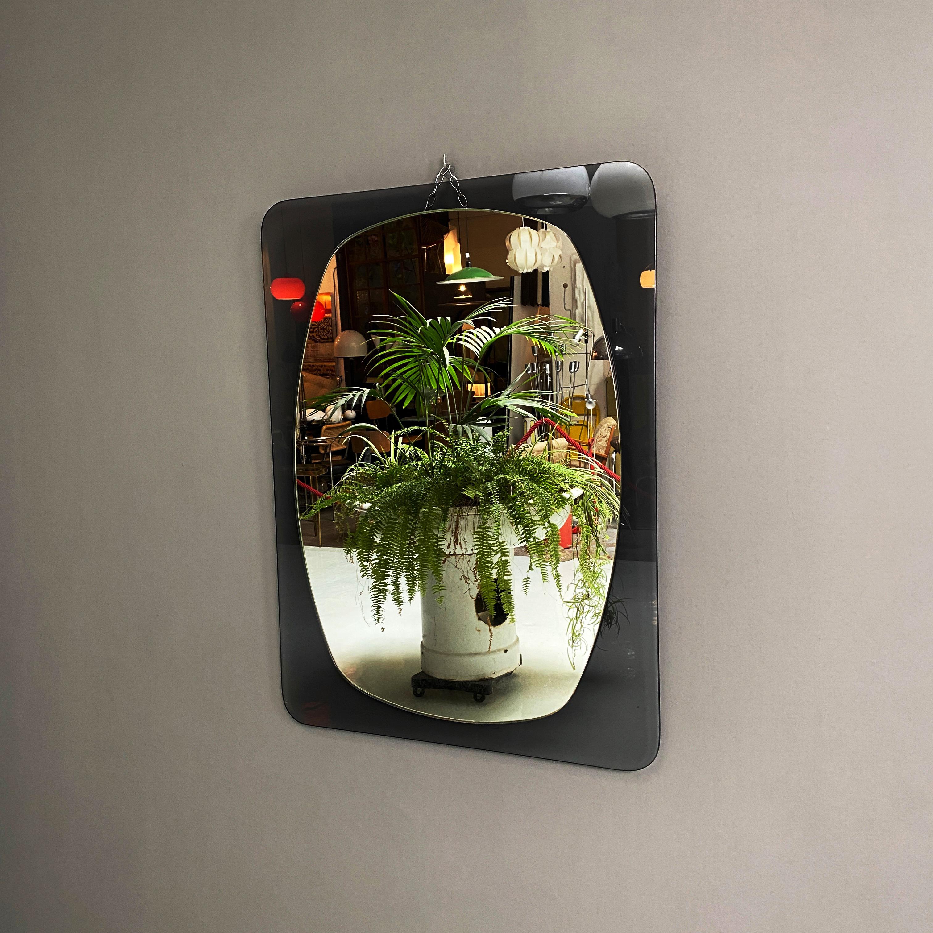 Miroir en verre gris italien moderne du milieu du siècle dernier, 1970 Bon état - En vente à MIlano, IT