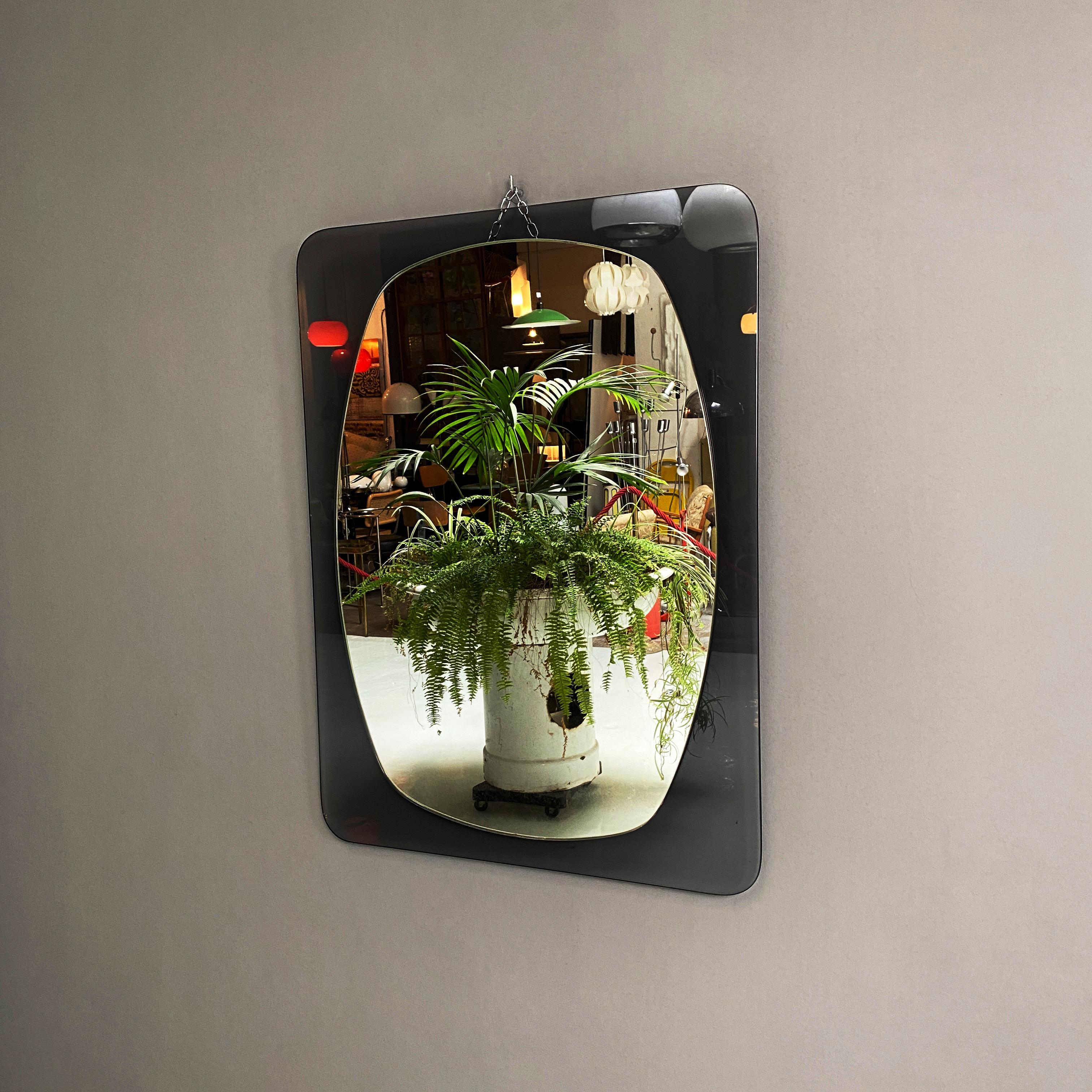 Fin du 20e siècle Miroir en verre gris italien moderne du milieu du siècle dernier, 1970 en vente