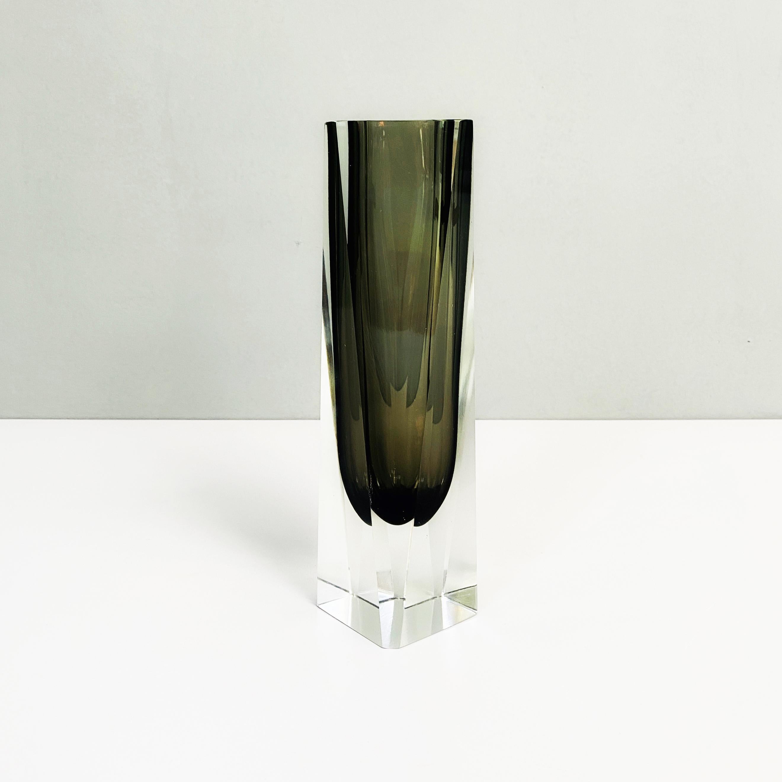 Italienische Vase aus grauem Muranoglas aus der Mitte des Jahrhunderts, 1970er Jahre im Zustand „Gut“ im Angebot in MIlano, IT