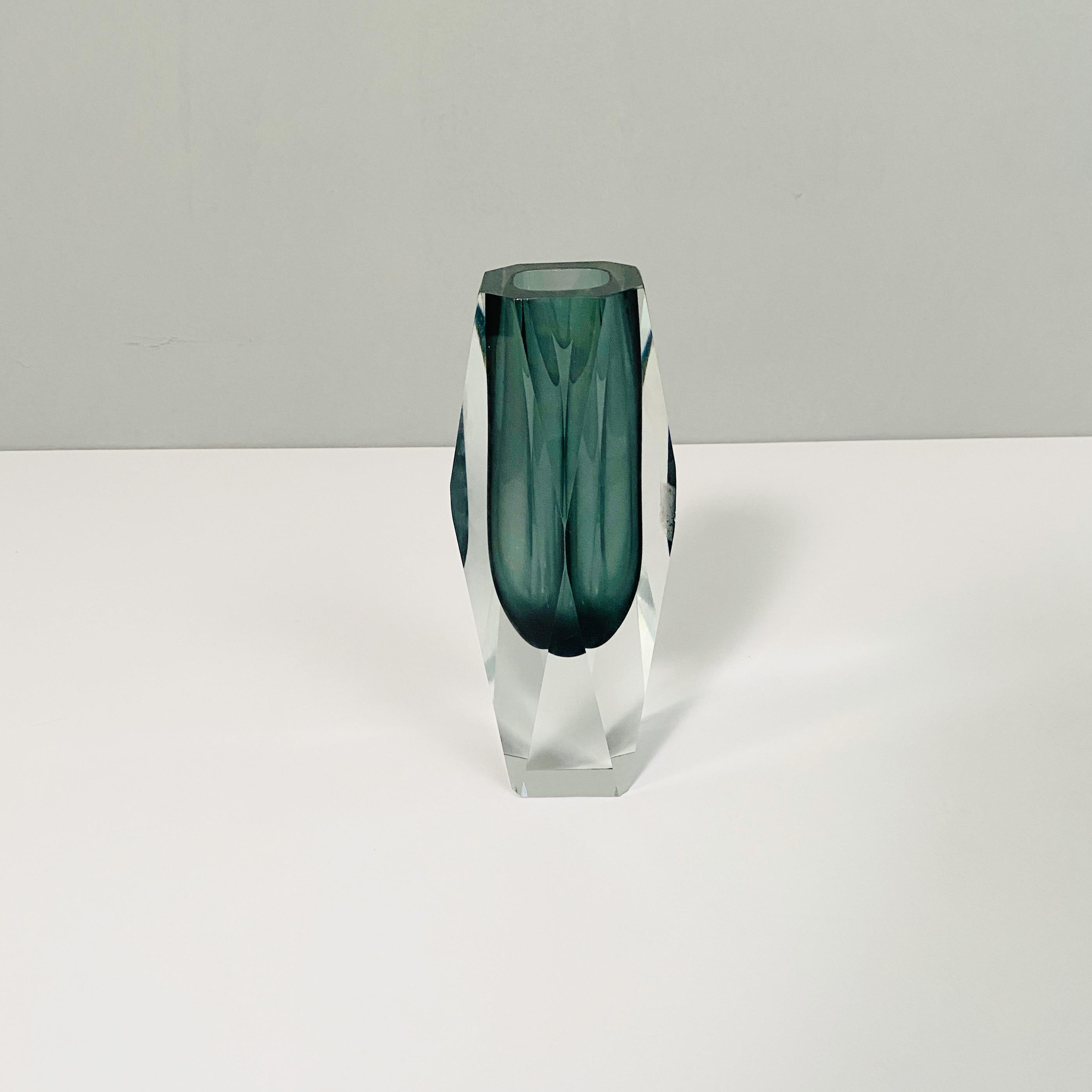 Italienische Mid-Century Modern-Vase aus grauem Muranoglas, 1970er Jahre im Zustand „Relativ gut“ im Angebot in MIlano, IT