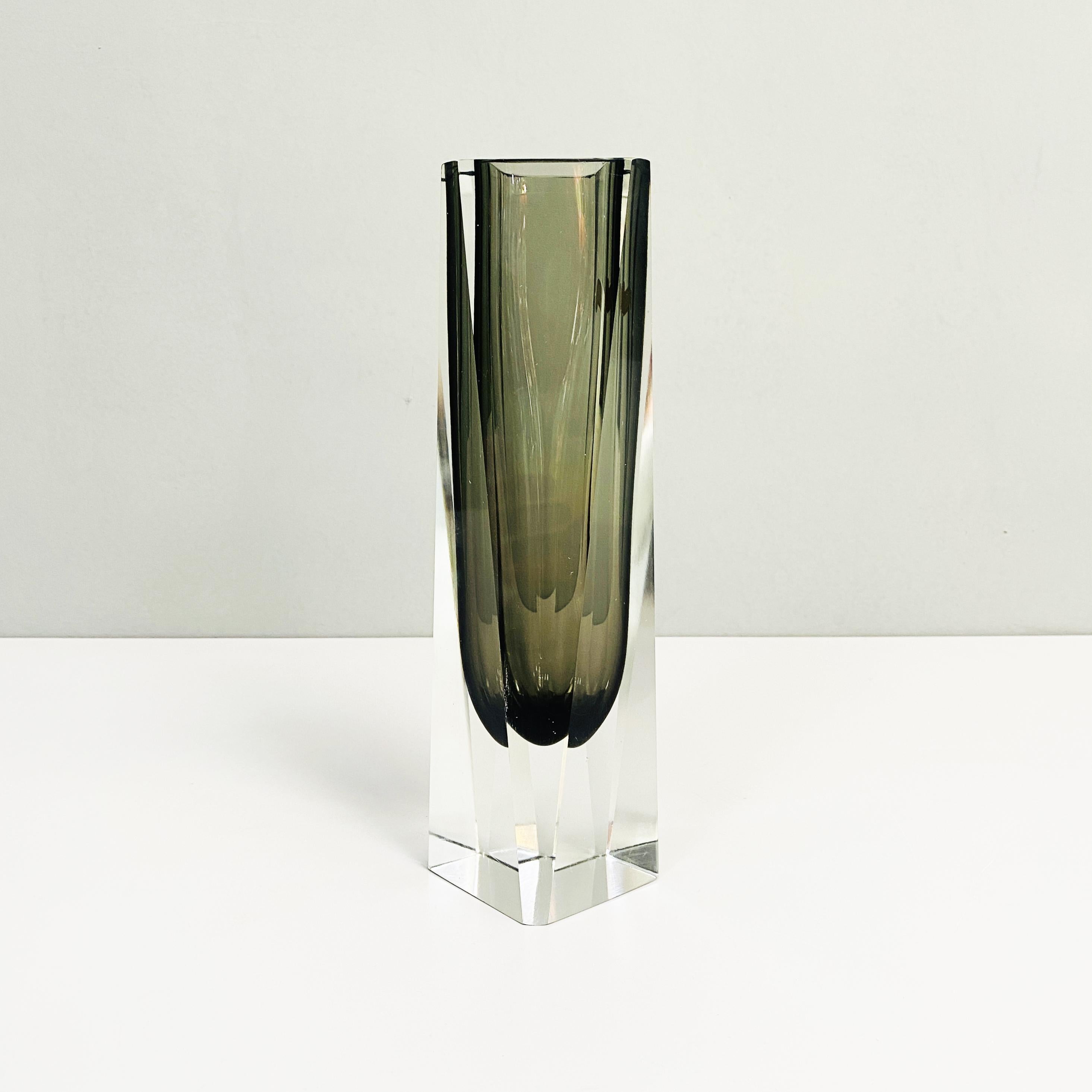 Italienische Vase aus grauem Muranoglas aus der Mitte des Jahrhunderts, 1970er Jahre im Angebot 1