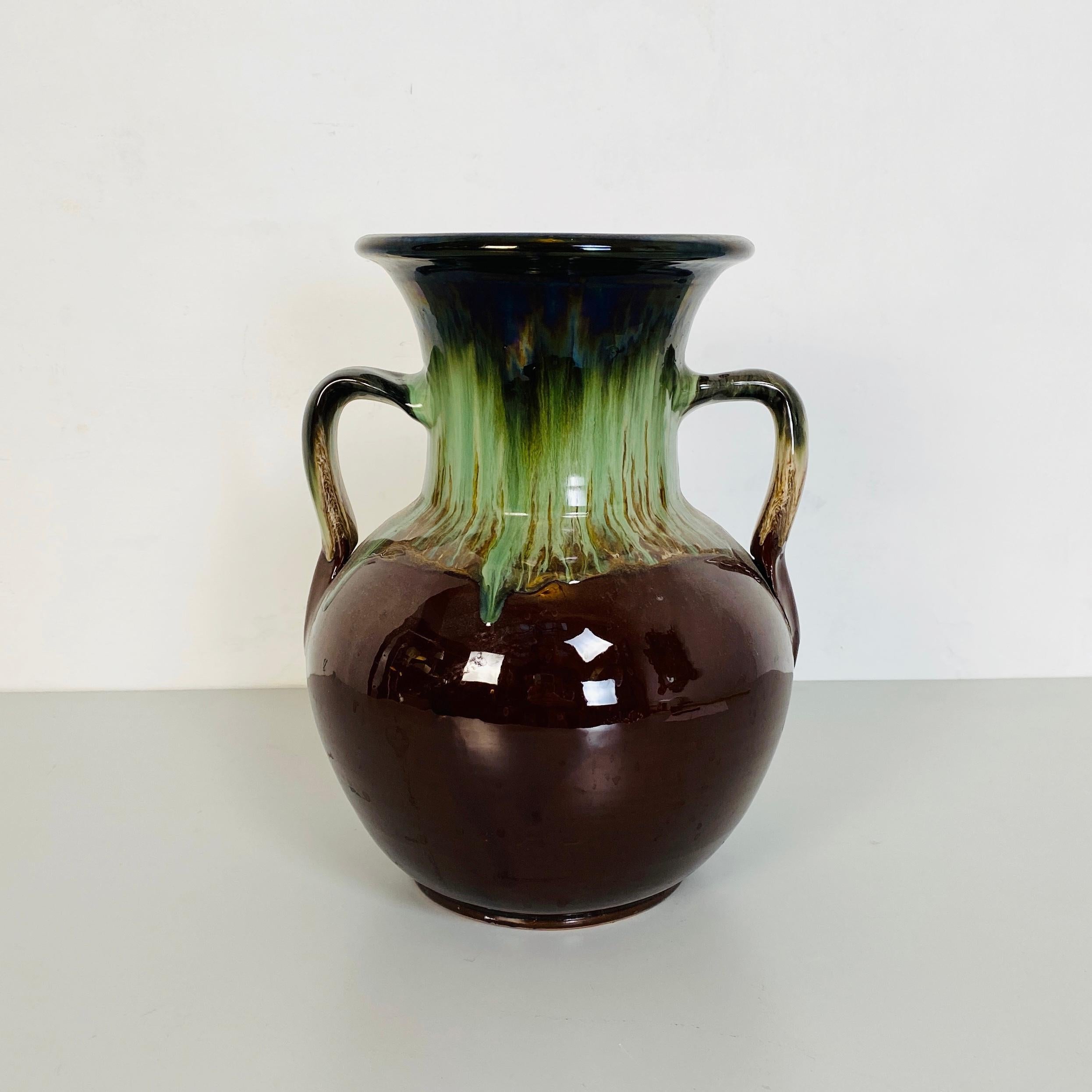 Beautiful Italian vase mid-century, modern green and brown Glazed ceramic amphora, 1960s.
Brown and green glazed ceramic amphora.
This vase is from 1960 period and is conserved very well. 
This vase have Any cip s present and any restore was done
In