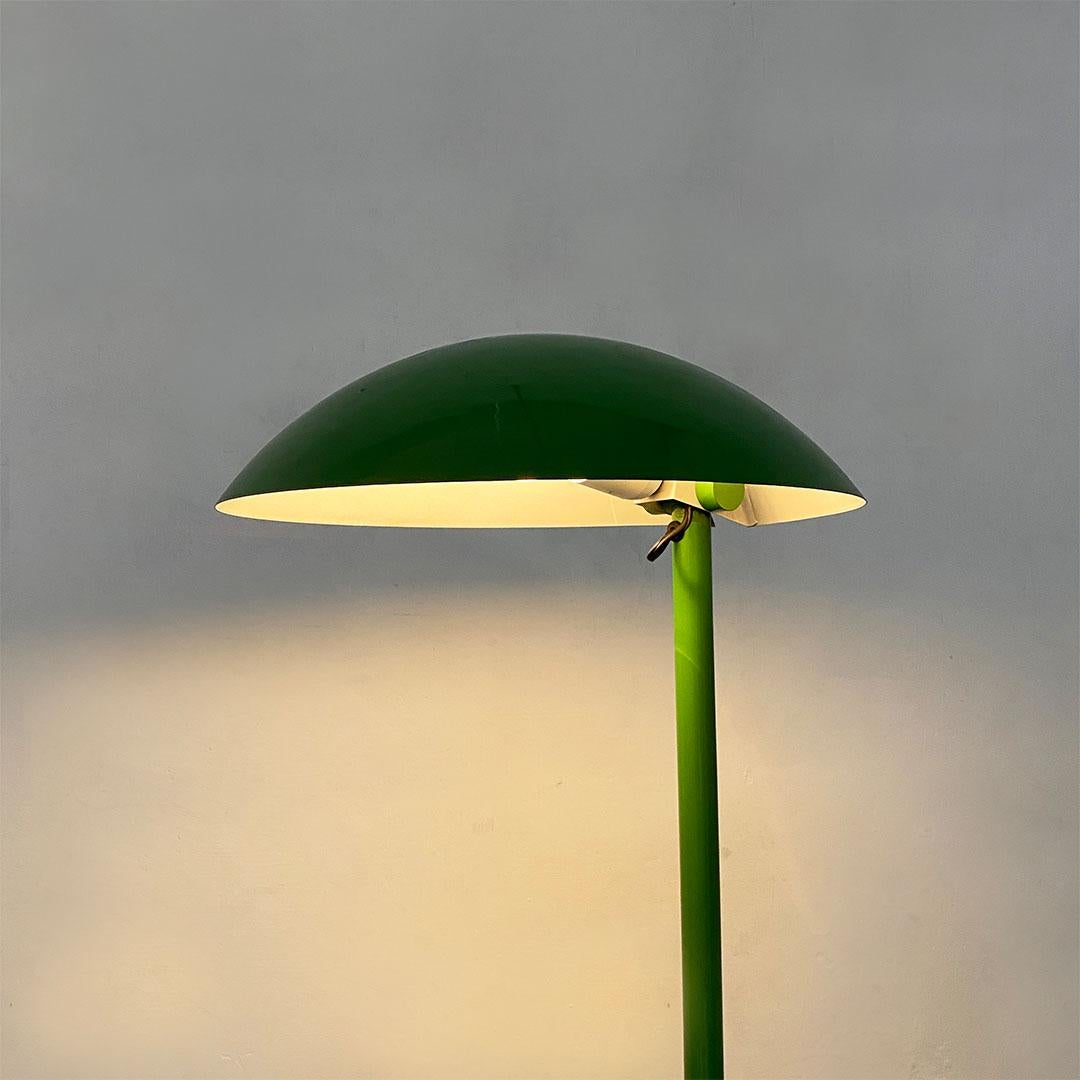 Italian Mid-Century Modern Green Enamelled Metal Floor Lamp, 1970s In Good Condition In MIlano, IT