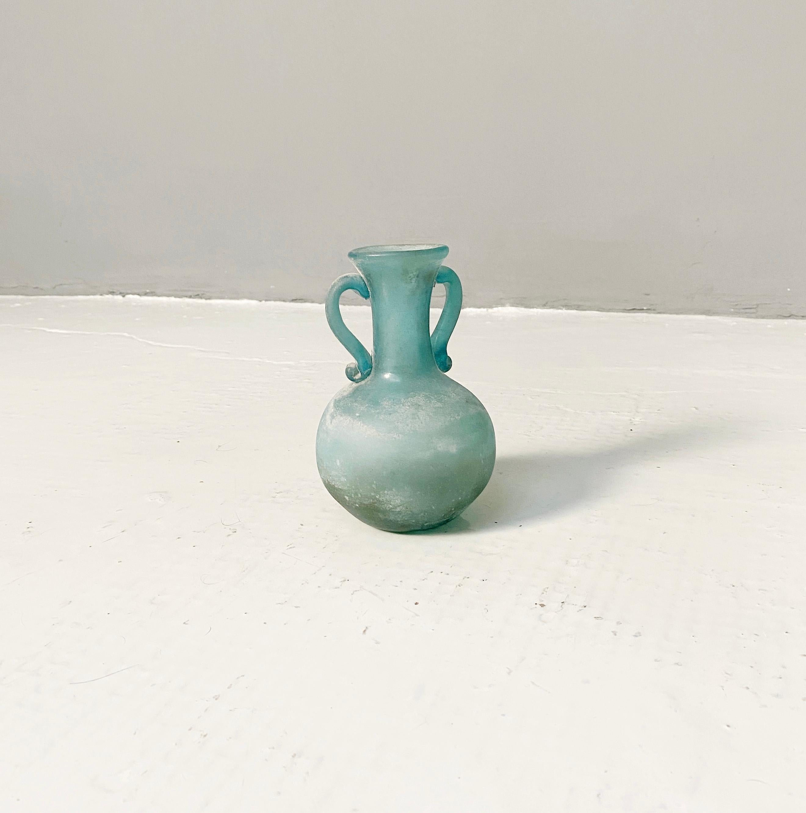 Italian Mid-Century Modern Green Glass Amphora, 1960s In Good Condition For Sale In MIlano, IT