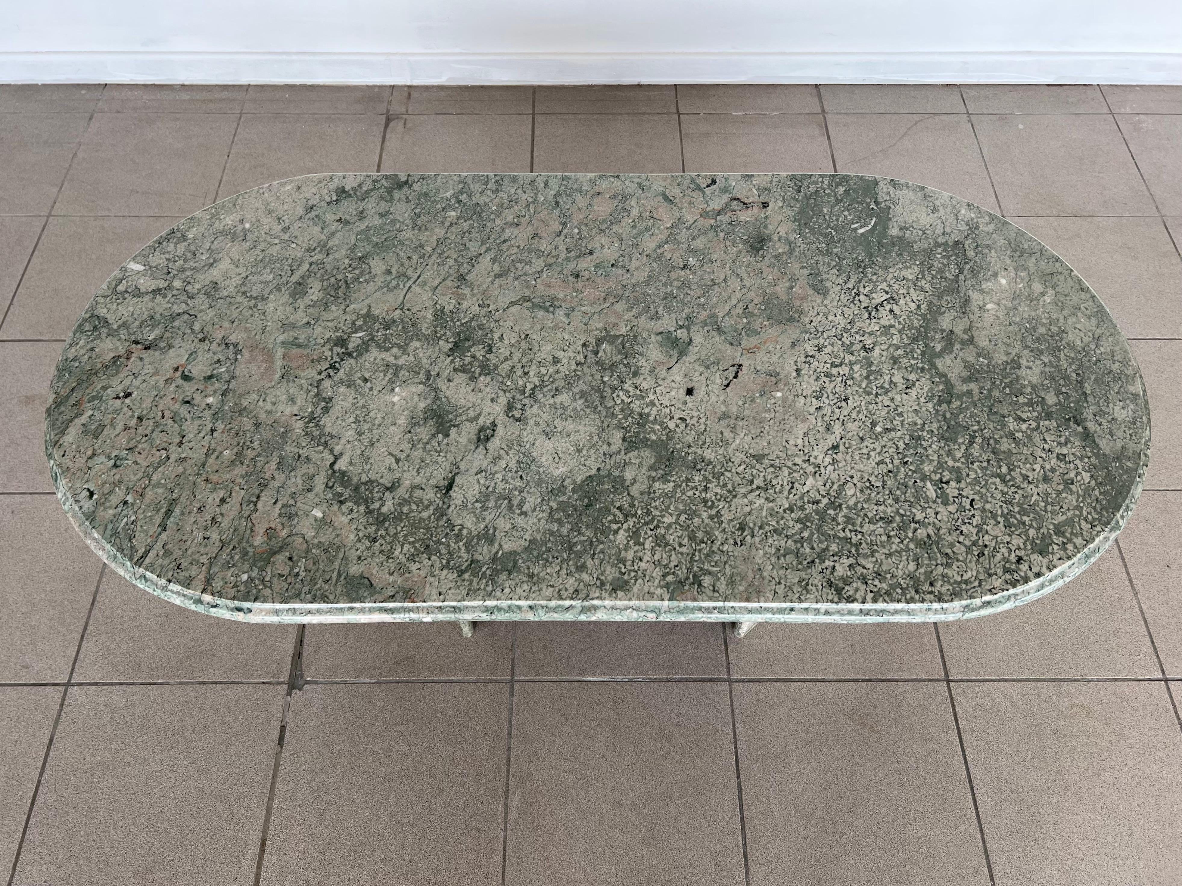 Italian Mid-Century Modern Green Marble Oval Coffee Table In Good Condition For Sale In Bridgeport, CT