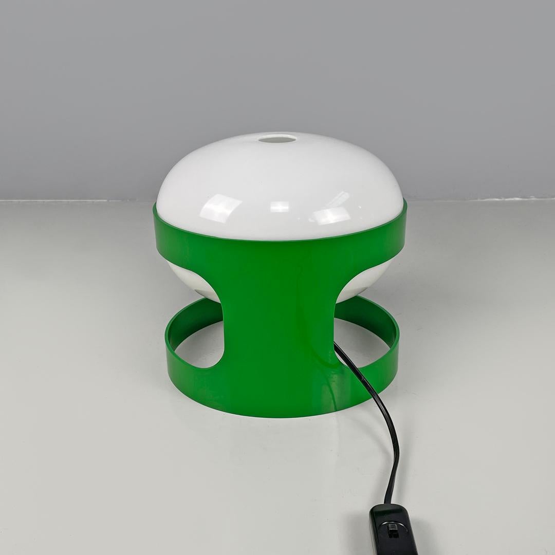 Italian mid-century modern green plastic table lamp KD27 Colombo Kartell, 1960s In Good Condition In MIlano, IT