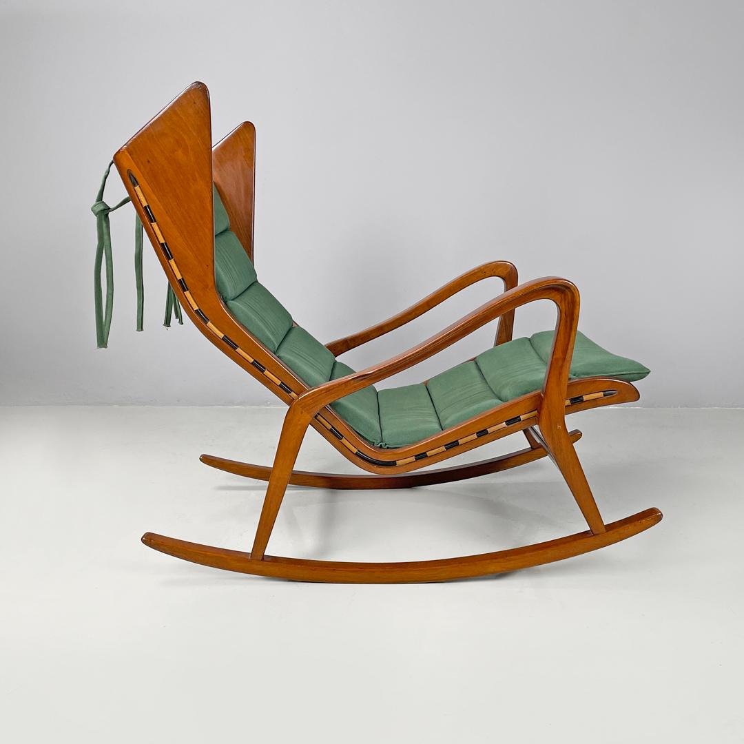Italian mid-century modern green rocking chair 572 Studio Tecnico Cassina, 1950s In Good Condition For Sale In MIlano, IT