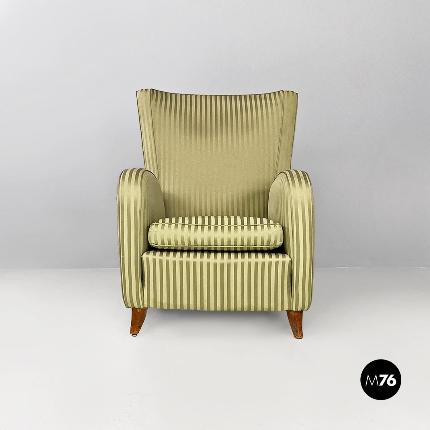 Italian mid century modern green silk bergère armchair with wooden legs, 1950s.
Bergère model armchair with tone-on-tone green striped silk fabric, with padded seat and backrest and curved armrests, high backrest and wooden legs.
1950s
Good