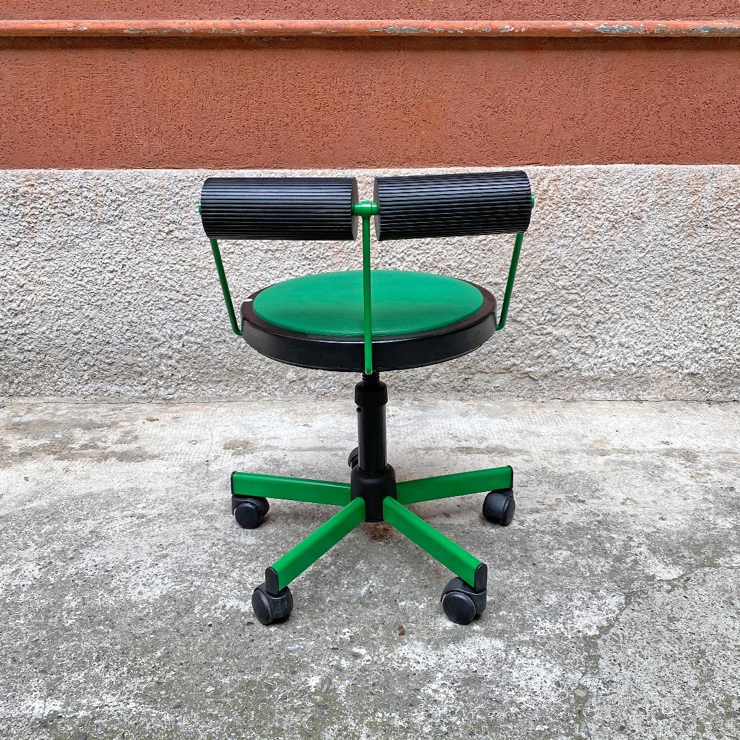 Late 20th Century Italian Mid-Century Modern Green Swivel Chair with Rubber Pads, 1980s