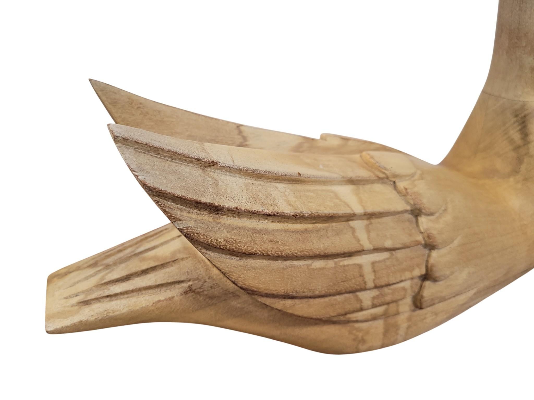 Cygne italien en bois sculpté à la main avec bec en laiton, c.1960s-70s. en vente 9