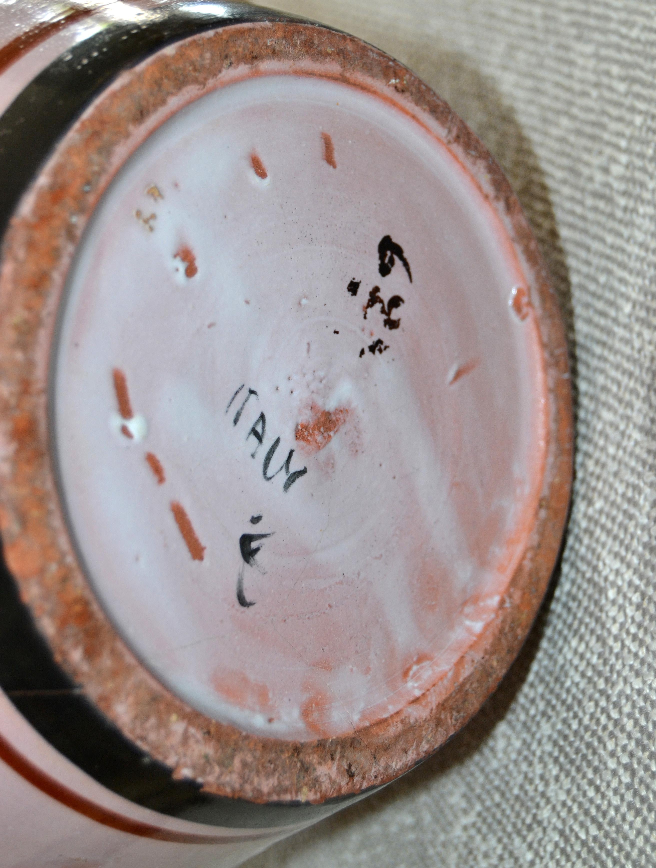 Vase en terre cuite peint à la main, italien et moderne du milieu du siècle, avec poignées en vente 3