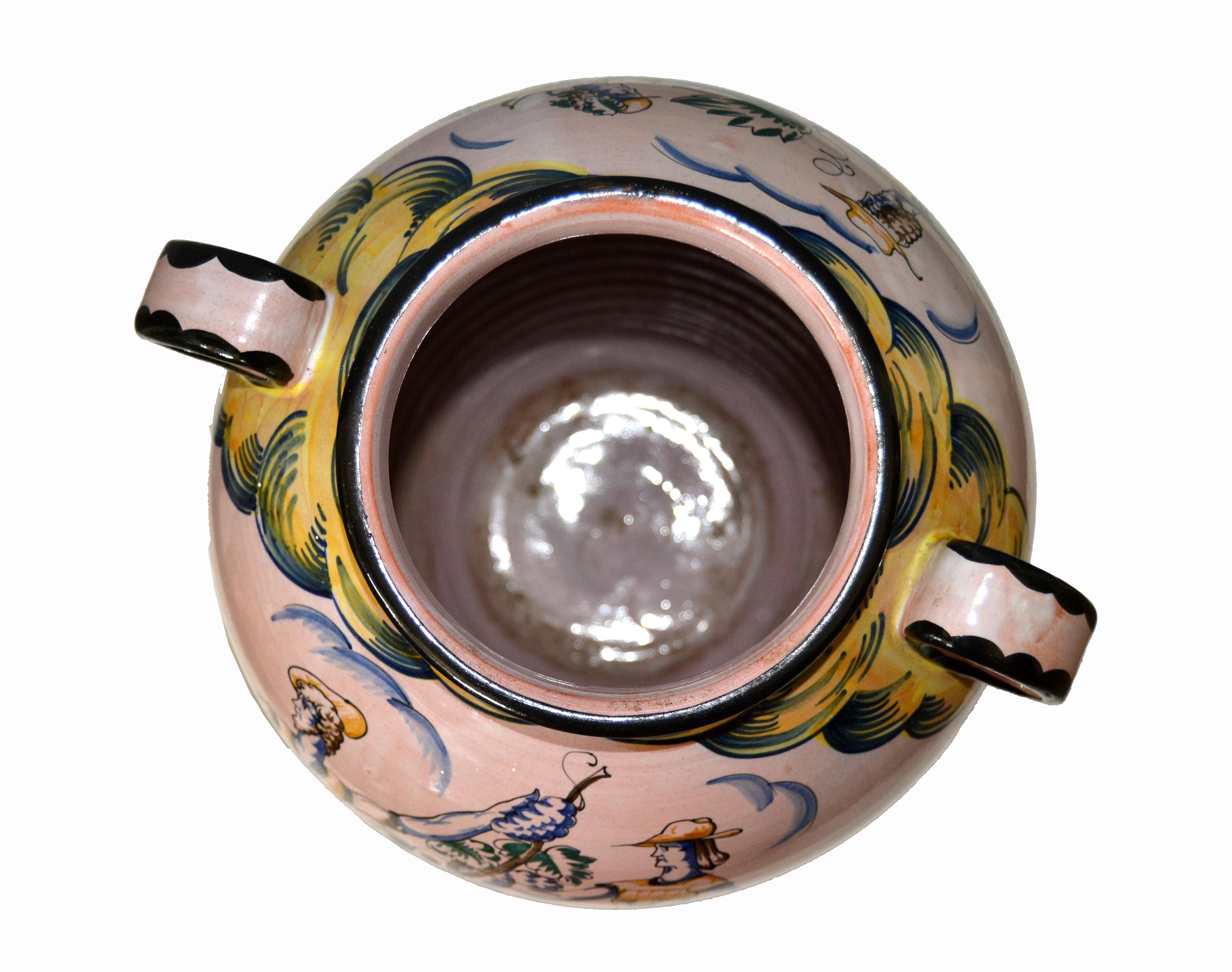 20ième siècle Vase en terre cuite peint à la main, italien et moderne du milieu du siècle, avec poignées en vente