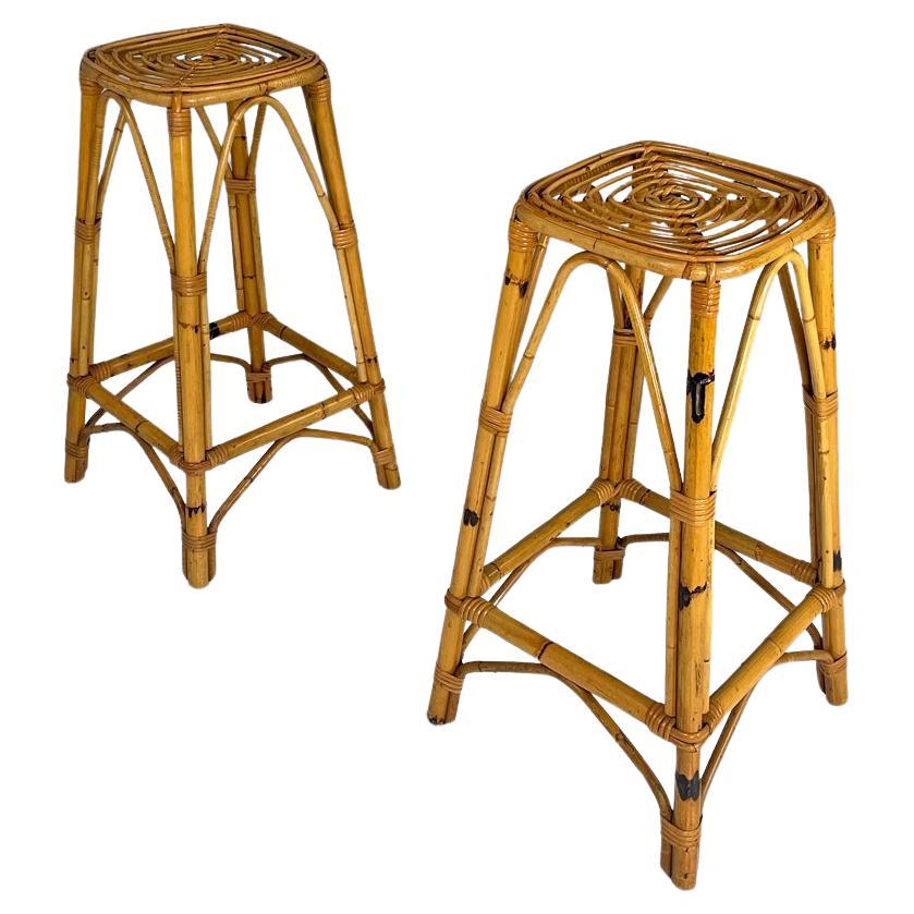 Italian mid-century modern high rattan bar stools with square base, 1960s For Sale