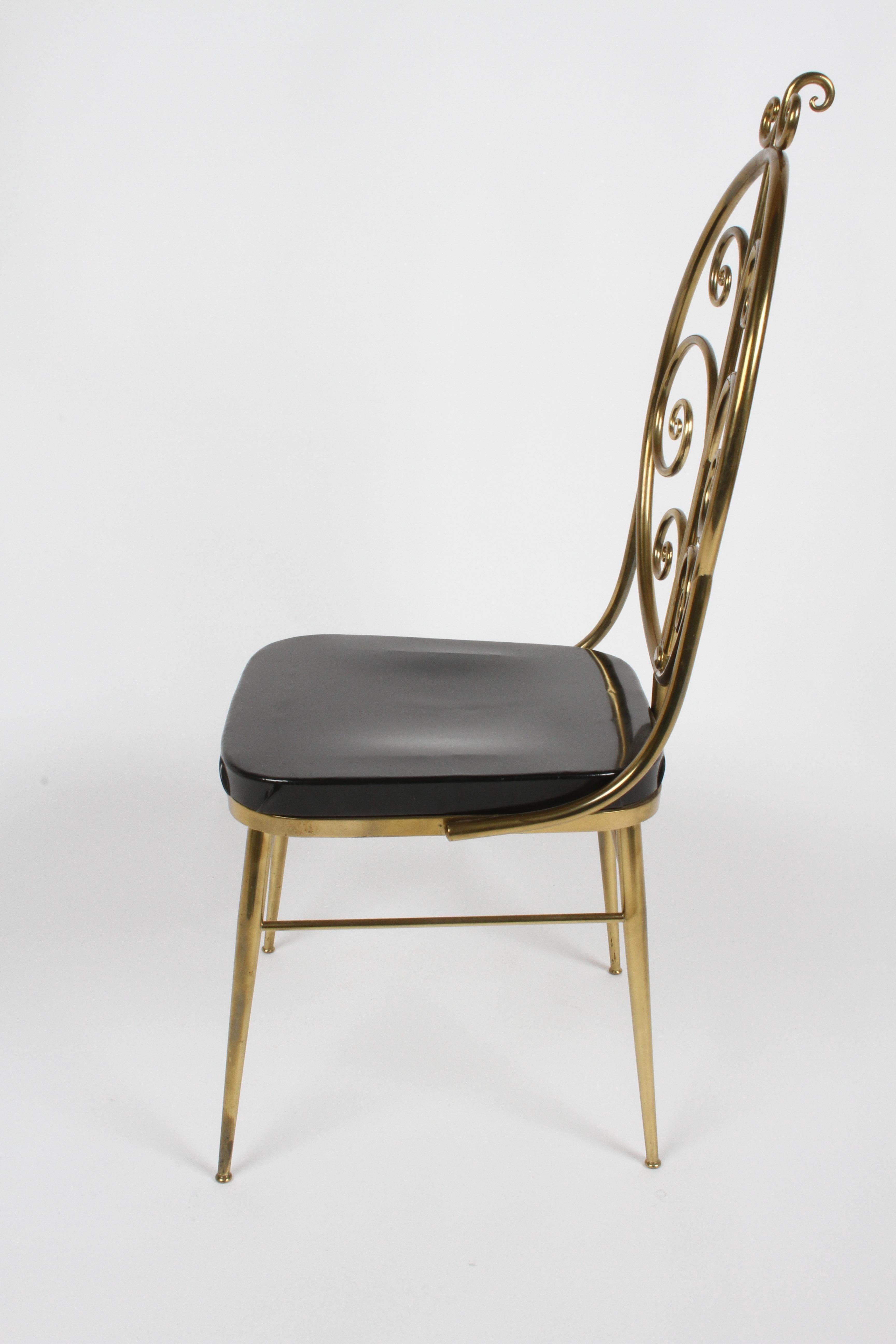 Italienischer Mid-Century Modern-Schreibtisch oder Beistellstuhl aus Messing mit Schnörkeln, schwarzer Sitz im Angebot 1