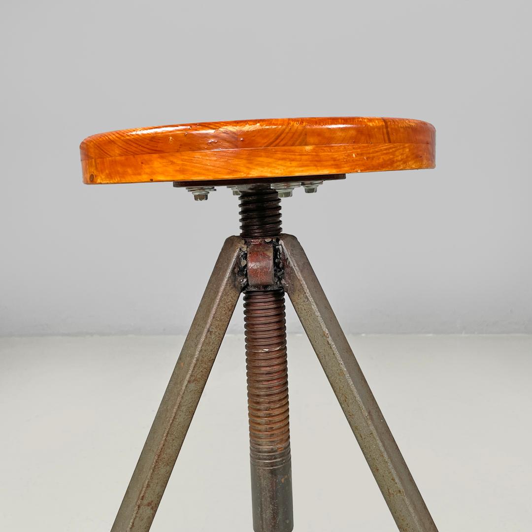 Italian mid-century modern industrial adjustable stools in wood and metal, 1960s For Sale 5