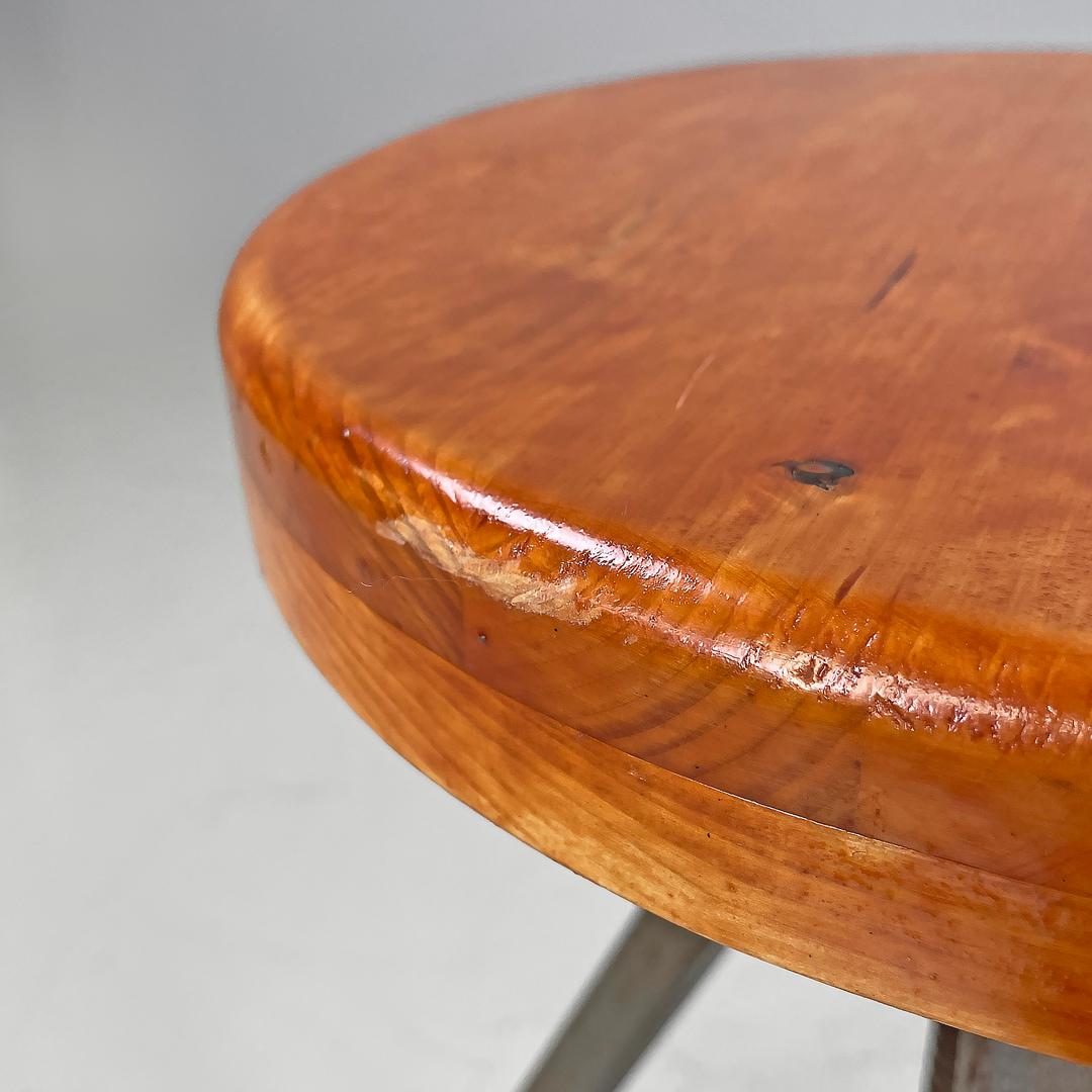 Italian mid-century modern industrial adjustable stools in wood and metal, 1960s For Sale 7