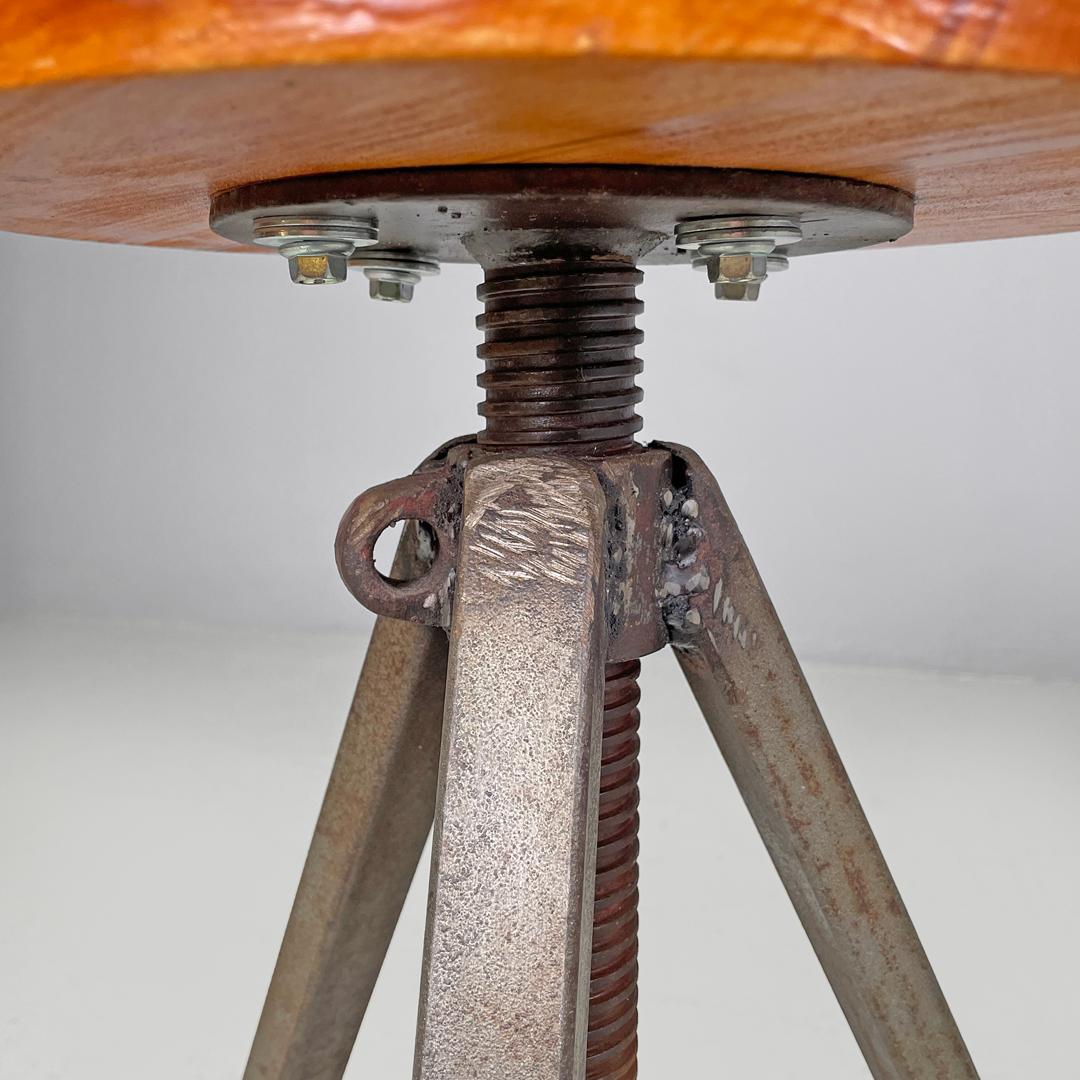 Italian mid-century modern industrial adjustable stools in wood and metal, 1960s For Sale 8