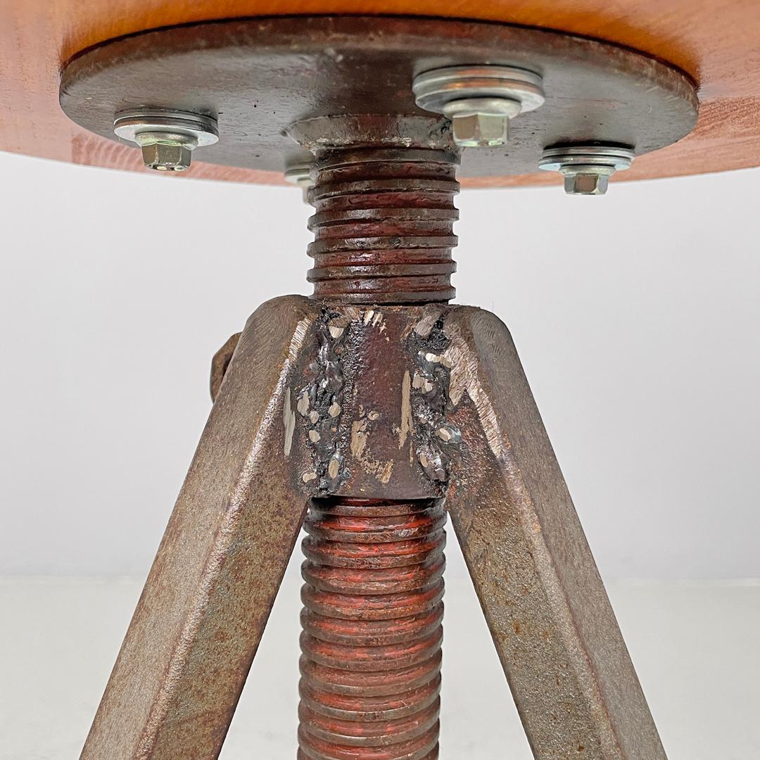Italian mid-century modern industrial adjustable stools in wood and metal, 1960s For Sale 10