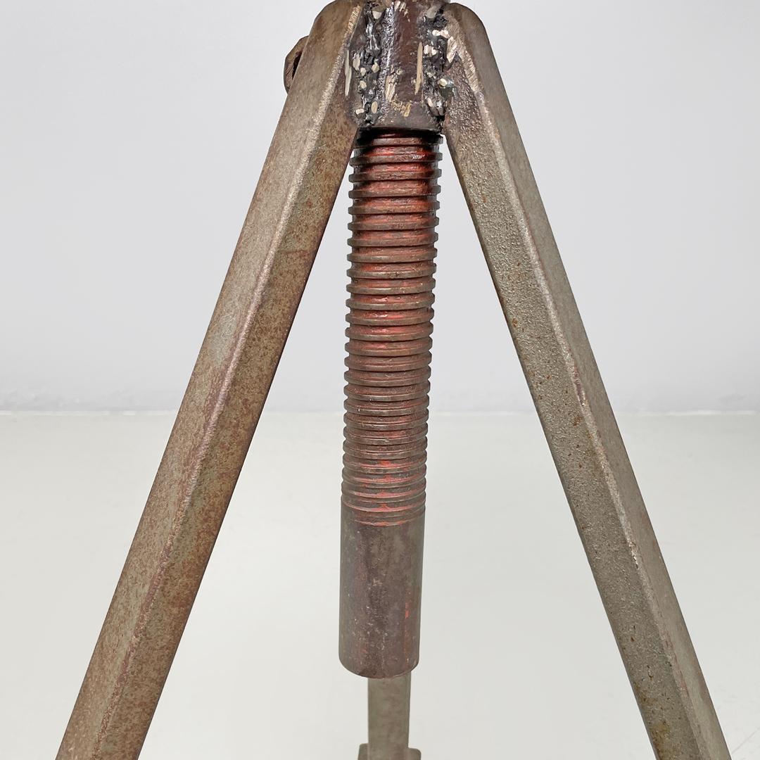 Italian mid-century modern industrial adjustable stools in wood and metal, 1960s For Sale 11