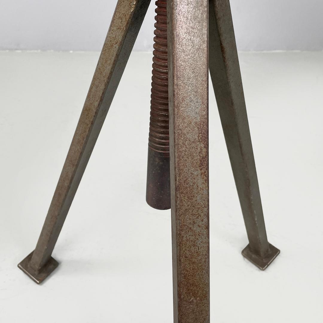 Italian mid-century modern industrial adjustable stools in wood and metal, 1960s For Sale 13