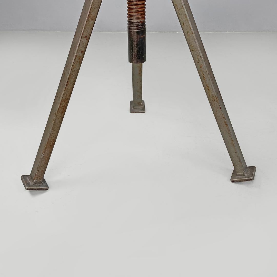 Italian mid-century modern industrial adjustable stools in wood and metal, 1960s For Sale 14