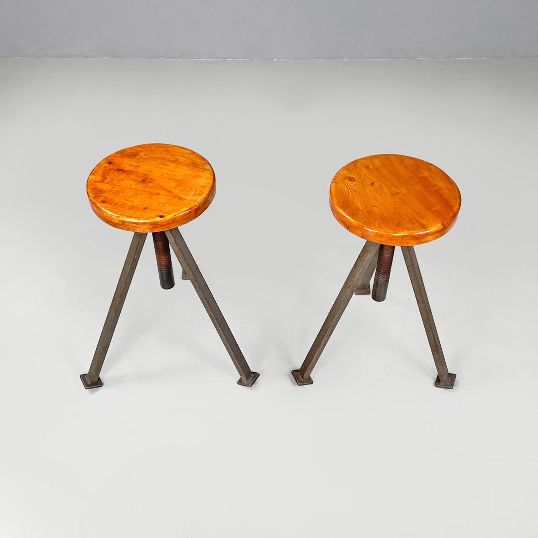 Italian mid-century modern industrial adjustable stools in wood and metal, 1960s For Sale 2