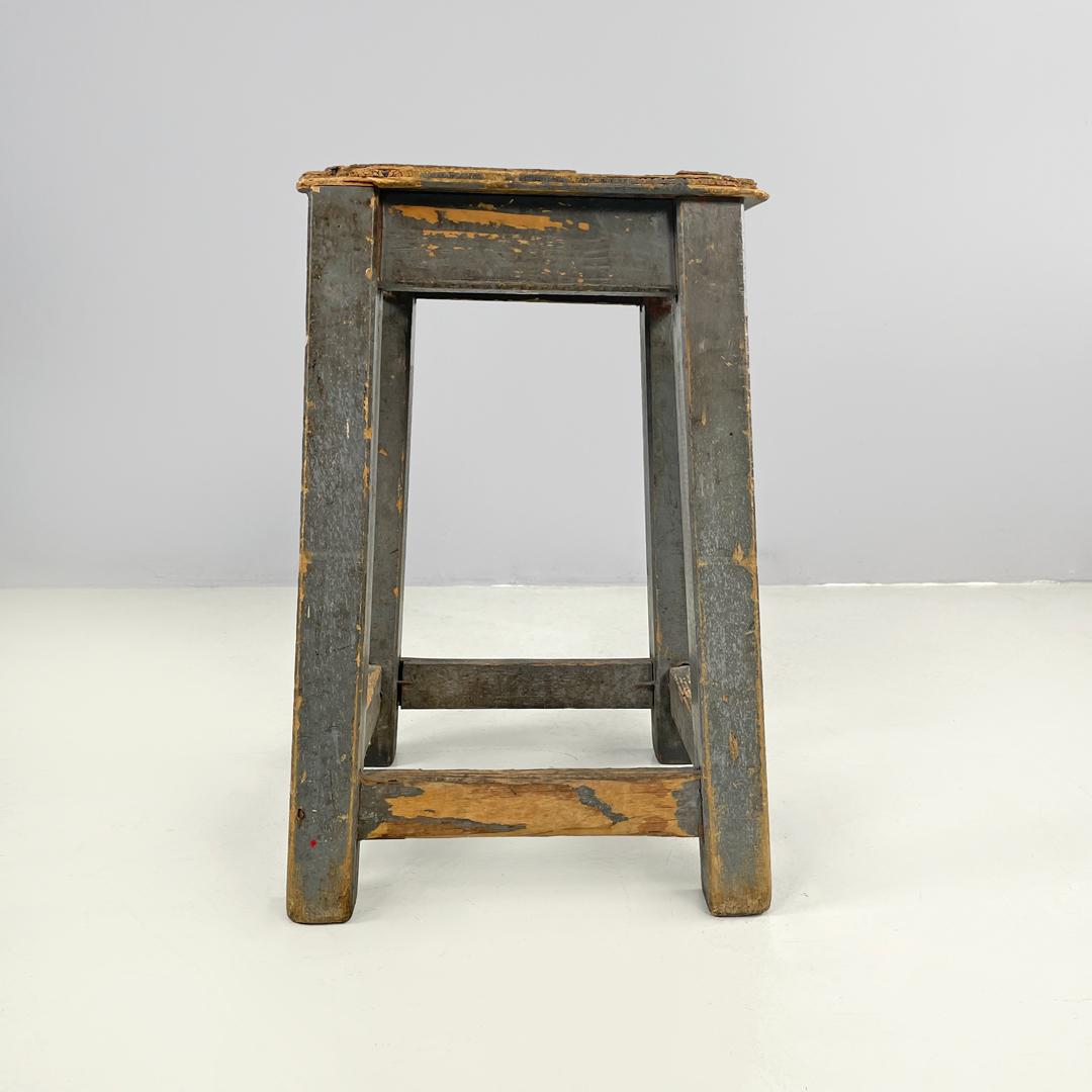 Italian mid-century modern industrial gray painted wooden stool, 1950s In Distressed Condition For Sale In MIlano, IT