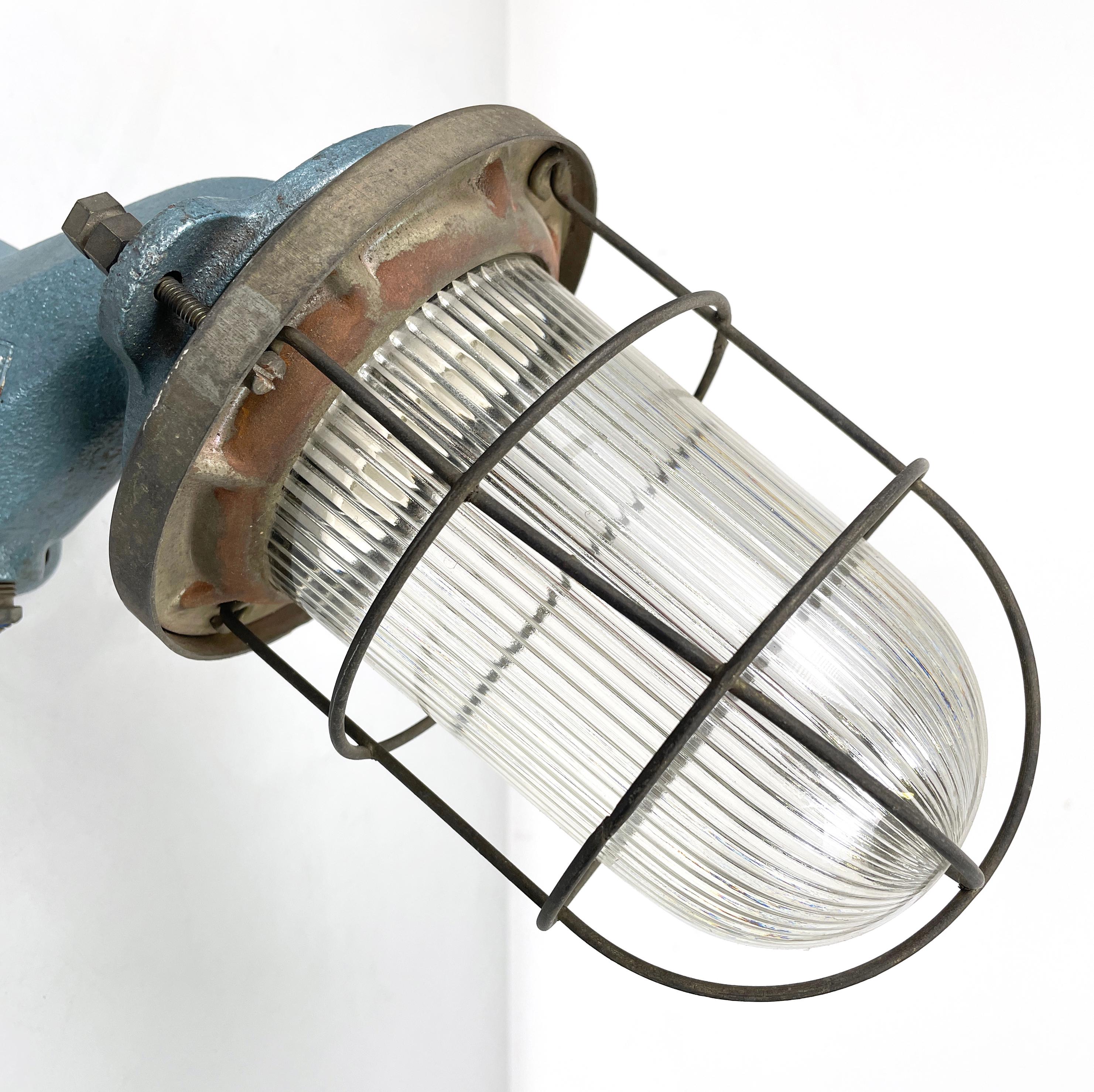 Italian mid-century modern Industrial wall lamp  in metal, 1960s 2