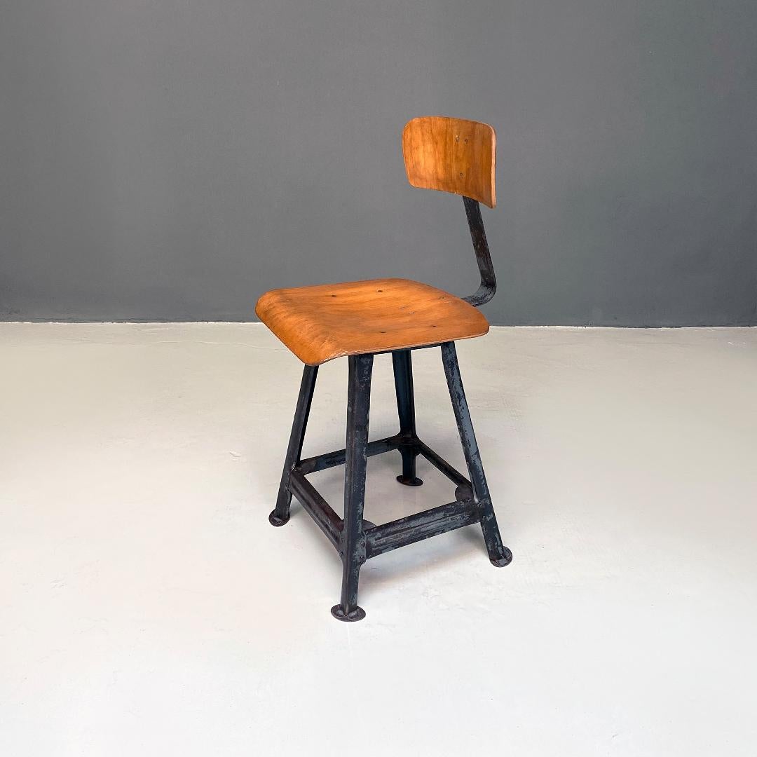 Italian Mid-Century Modern Iron and Wood Industrial Pair of Stools, 1960s For Sale 2