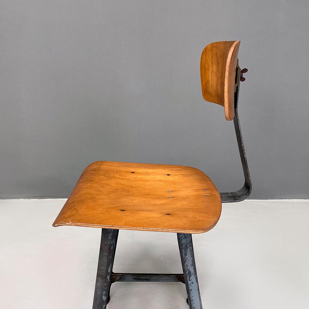 Italian Mid-Century Modern Iron and Wood Industrial Pair of Stools, 1960s For Sale 4