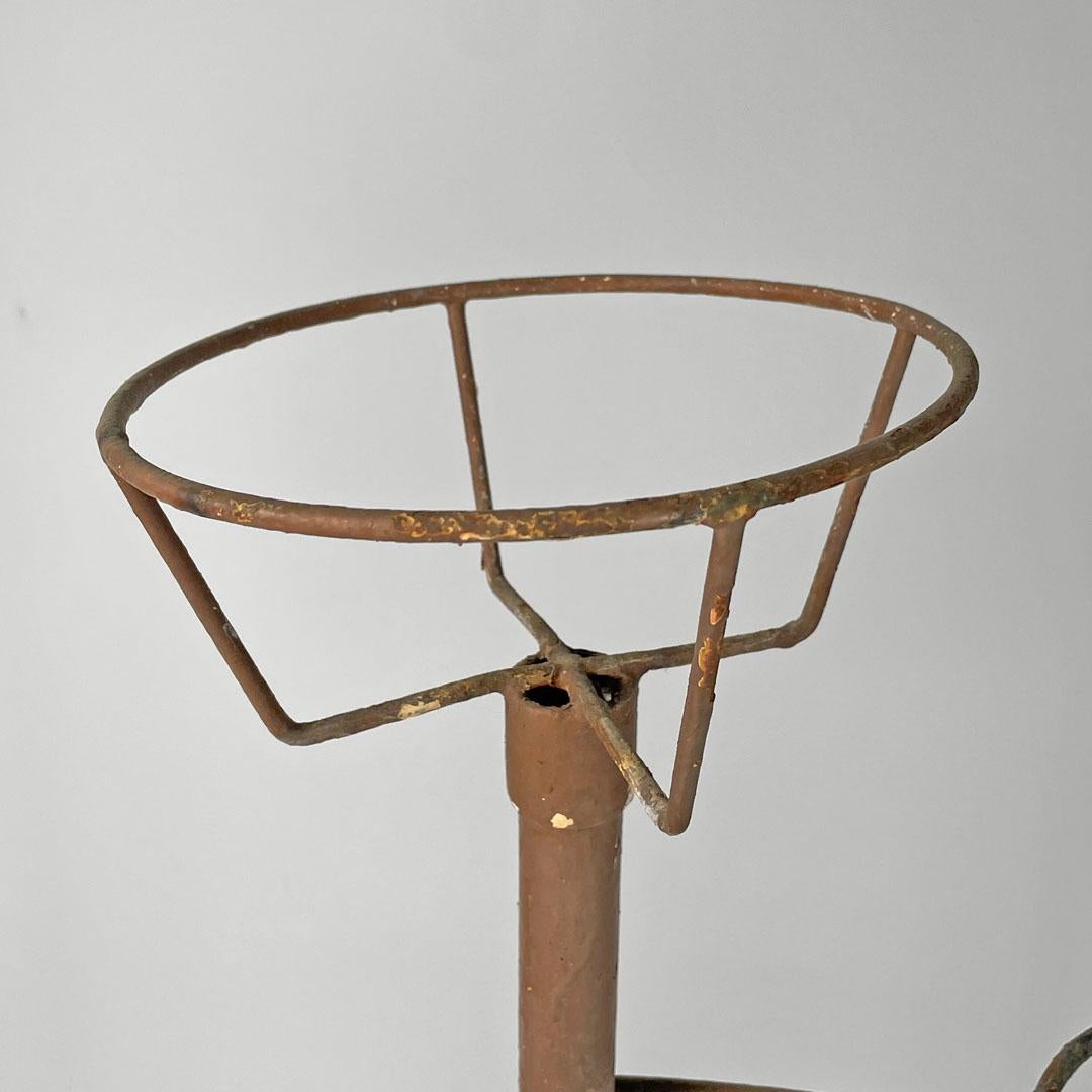 Iron Italian mid-century modern iron flowerpot holder, 1960s For Sale