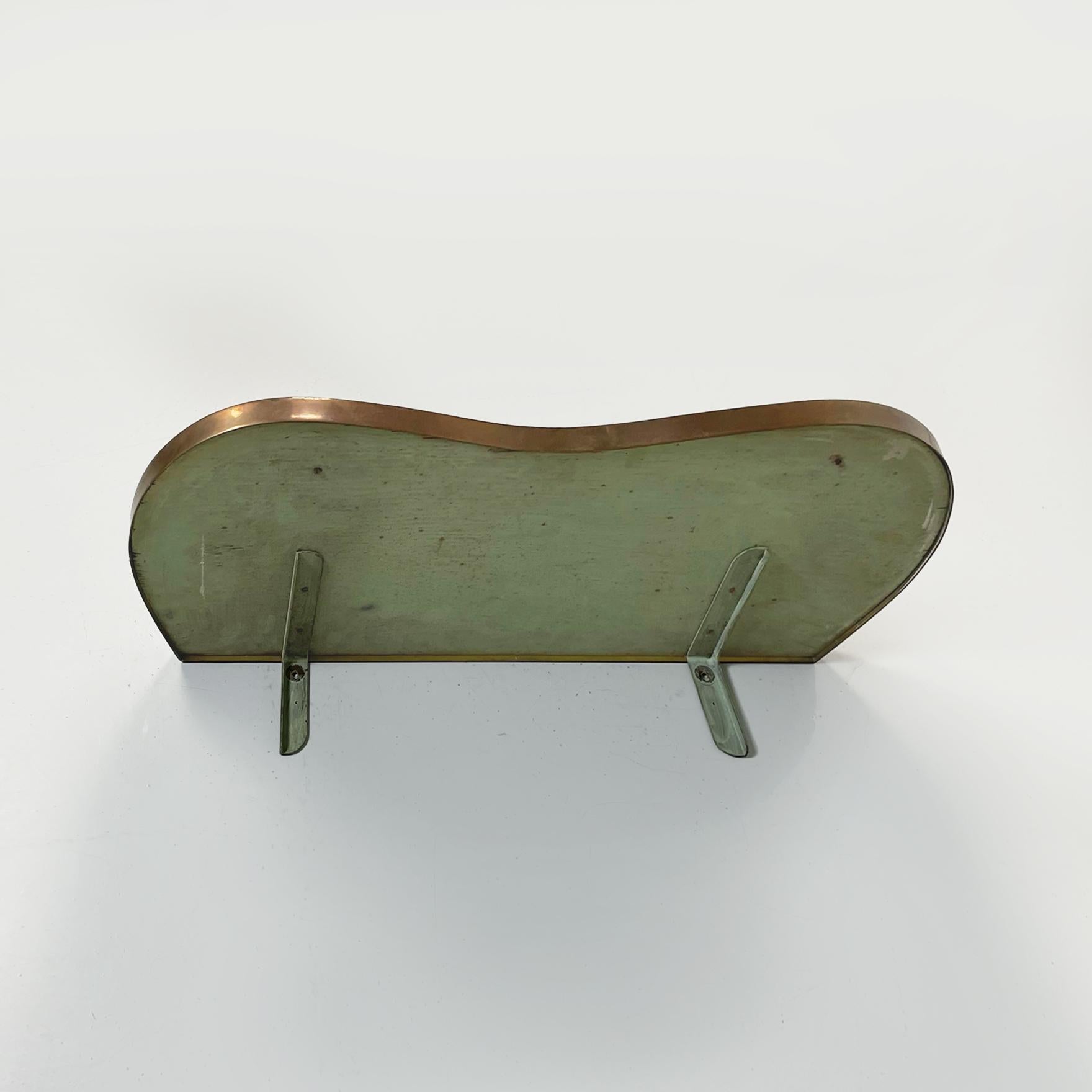 Italian Mid-Century Modern Irregular Shelf in Green Glass and Brass, 1950s 2