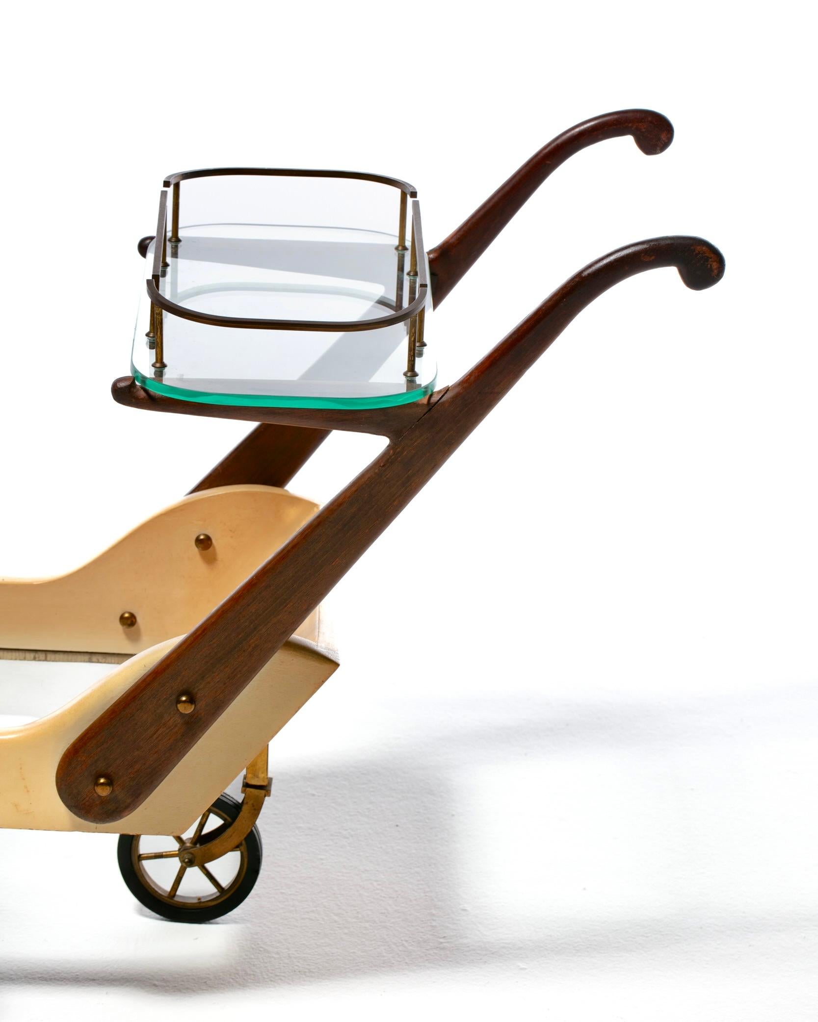 Carrito de bar italiano de mediados del siglo XX en piel de cabra crema marfil de Aldo Tura c. 1965 en venta 7