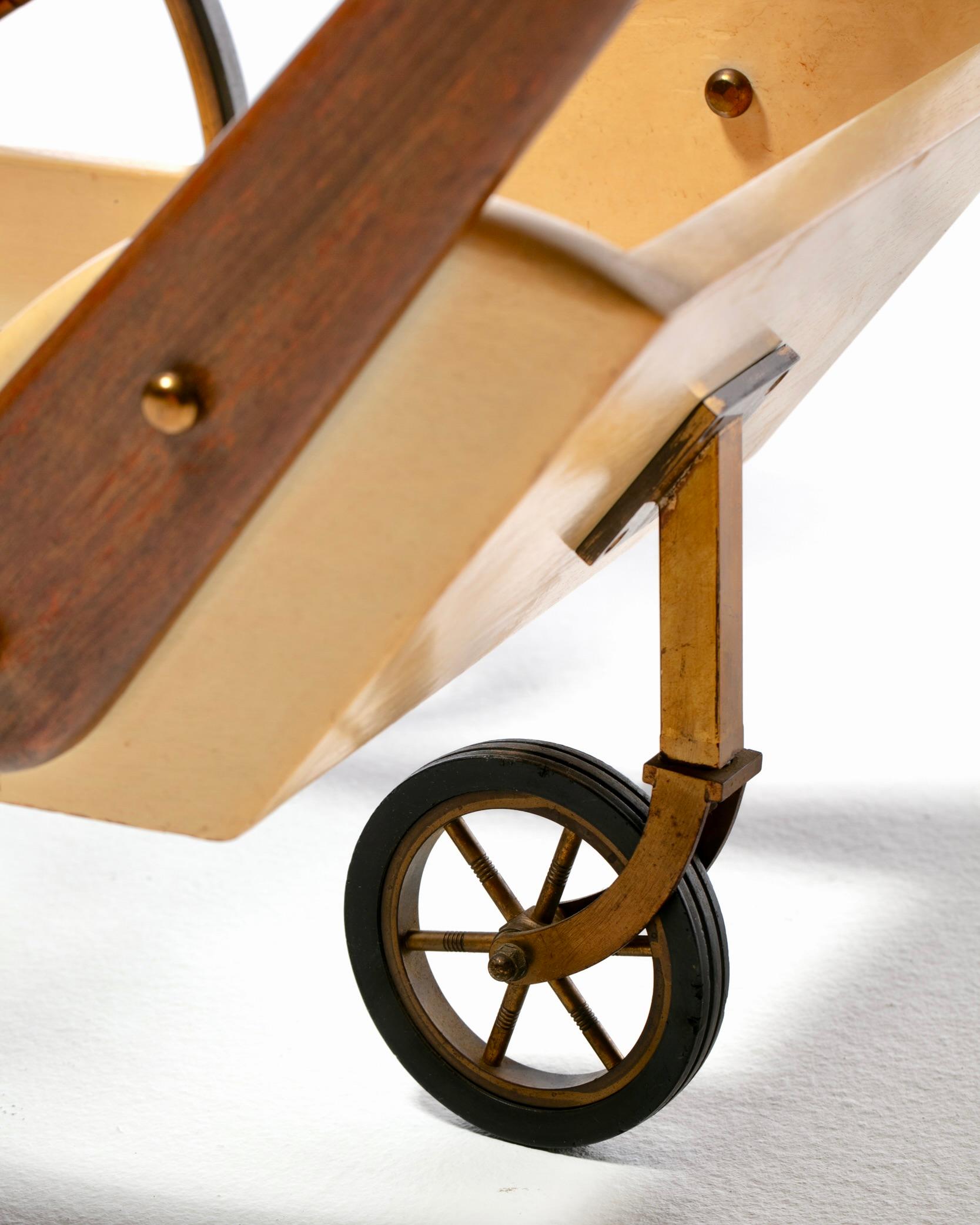 Carrito de bar italiano de mediados del siglo XX en piel de cabra crema marfil de Aldo Tura c. 1965 en venta 10