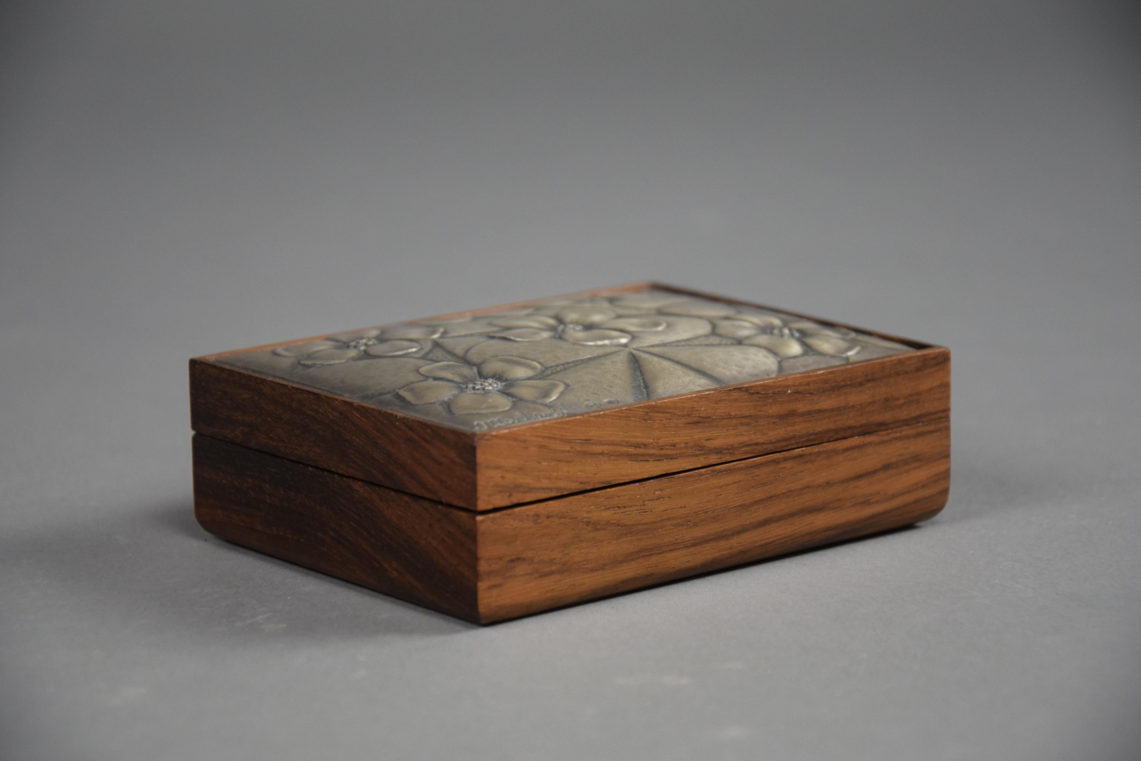 Mid-20th Century Italian Mid Century Modern Jatoba and Silver Plated Cigarette Box For Sale