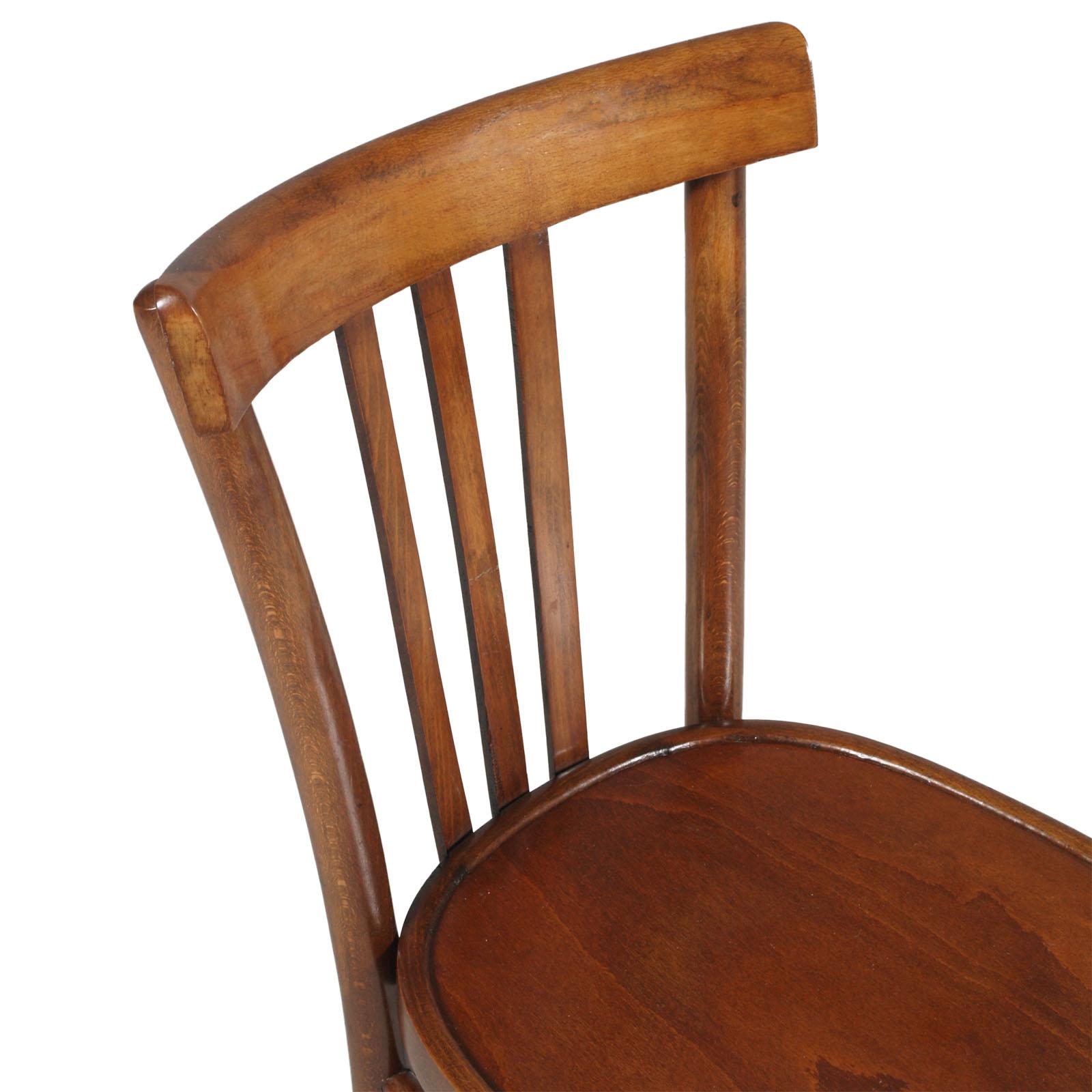 Robust Italian Mid-Century Modern kitchen chair in walnut restored and wax polished
Measures cm: H 48\85, W 38, D 48.