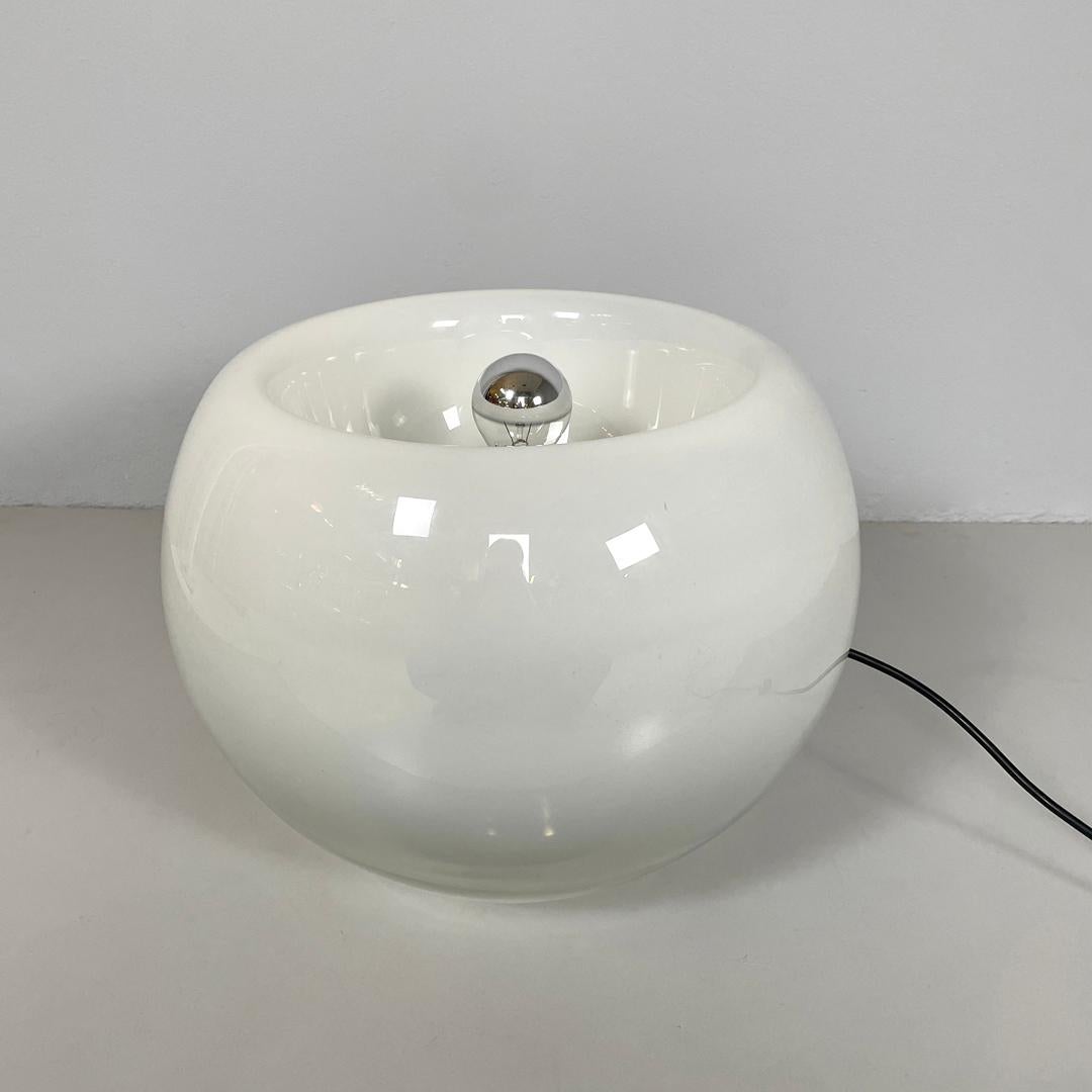 Italian mid-century modern lamp Vacuna Eleonore Peduzzi Riva for Artemide, 1960s In Good Condition For Sale In MIlano, IT