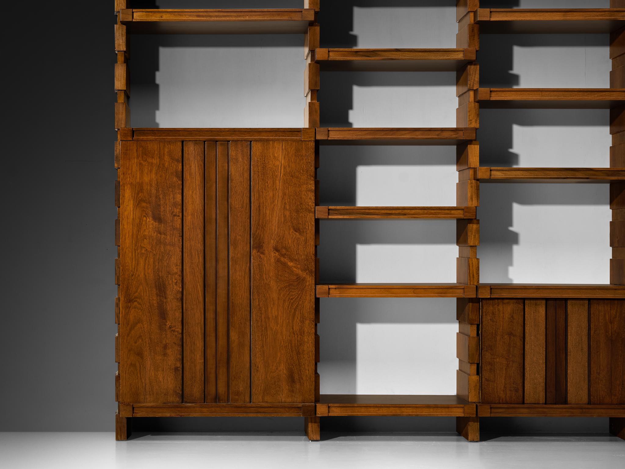 Italian Mid-Century Modern Large Architectural Library in Walnut In Good Condition For Sale In Waalwijk, NL