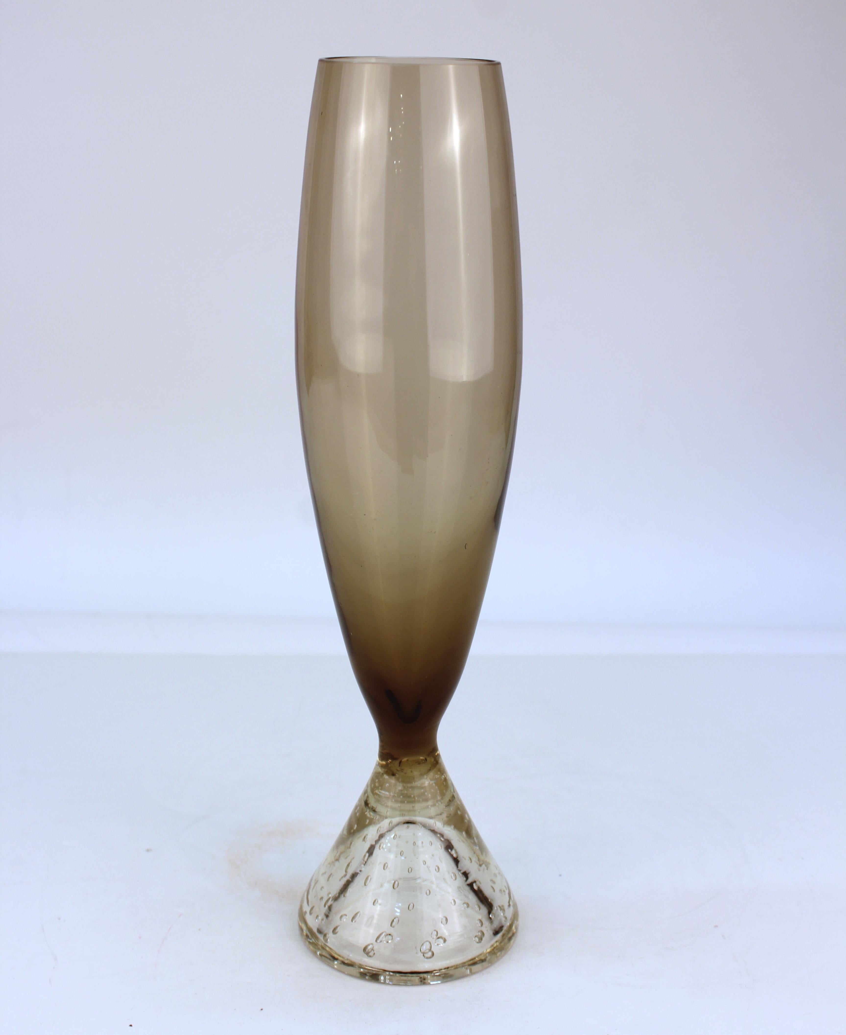 Italian Mid-Century Modern large glass chalice or vase with a base with controlled bubble inclusion. The piece is in great vintage condition.